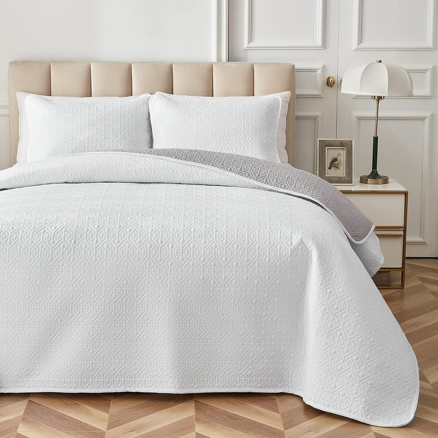 UOZZI BEDDING White Reversible 3 PC Quilt Set King Size Soft Microfiber Lightweight Men Coverlet Bedspread for All Season -1 Quilt Set with 2 Shams