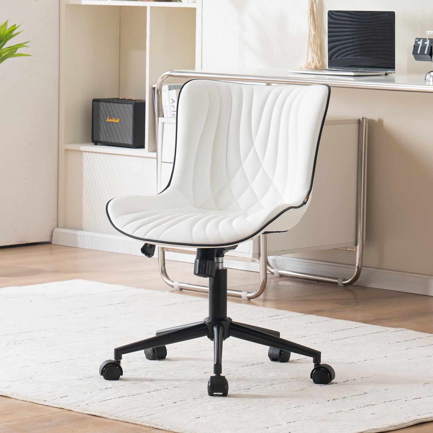 YOUTASTE Silla de Oficina Ergonómica, Silla de Escritorio Regulable en Altura, Cuero PU,Silla Giratoria con Función de Inclinación, Silla de Ordenador con Ruedas para Estudio, Dormitorio, Blanco