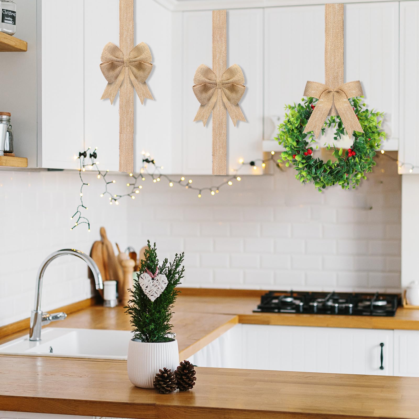 Jexine Lot de 6 décorations de Noël en toile de jute, 4 nœuds en ruban festif et 2 couronnes de Noël à suspendre avec nœud pour Noël et maison