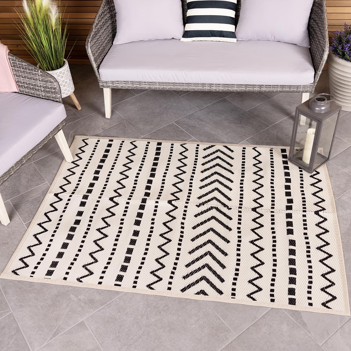 CHARLES BENTLEY Moroccan Lightweight Weatherproof Cream Indoor/Outdoor Rug Plastic Garden Lightweight UV Resistant Recycled Material Mat For Balcony Beach And BBQ (120x170cm) — image 1