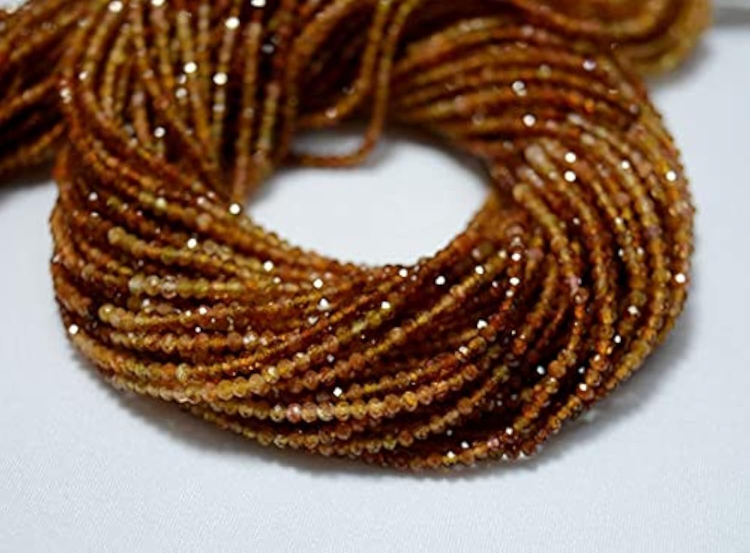 Perles tourmaline petrol 2mm pour creer vos bracelets d ete elegants