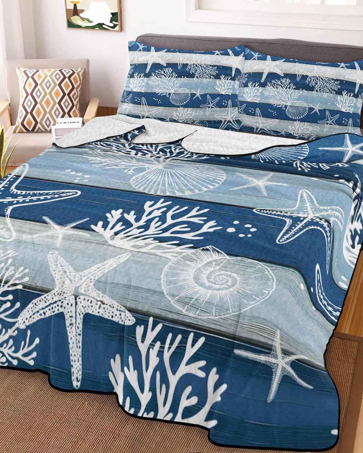 Quilt King Size Bedding Set, Navy Blue Coastal Beach Reversible Summer Quilt 3 Pieces, Nautical Starfish Coral Vintage Wooden Lightweight Bedspreads Coverlets with 2 Pillow Shams for All Seasons