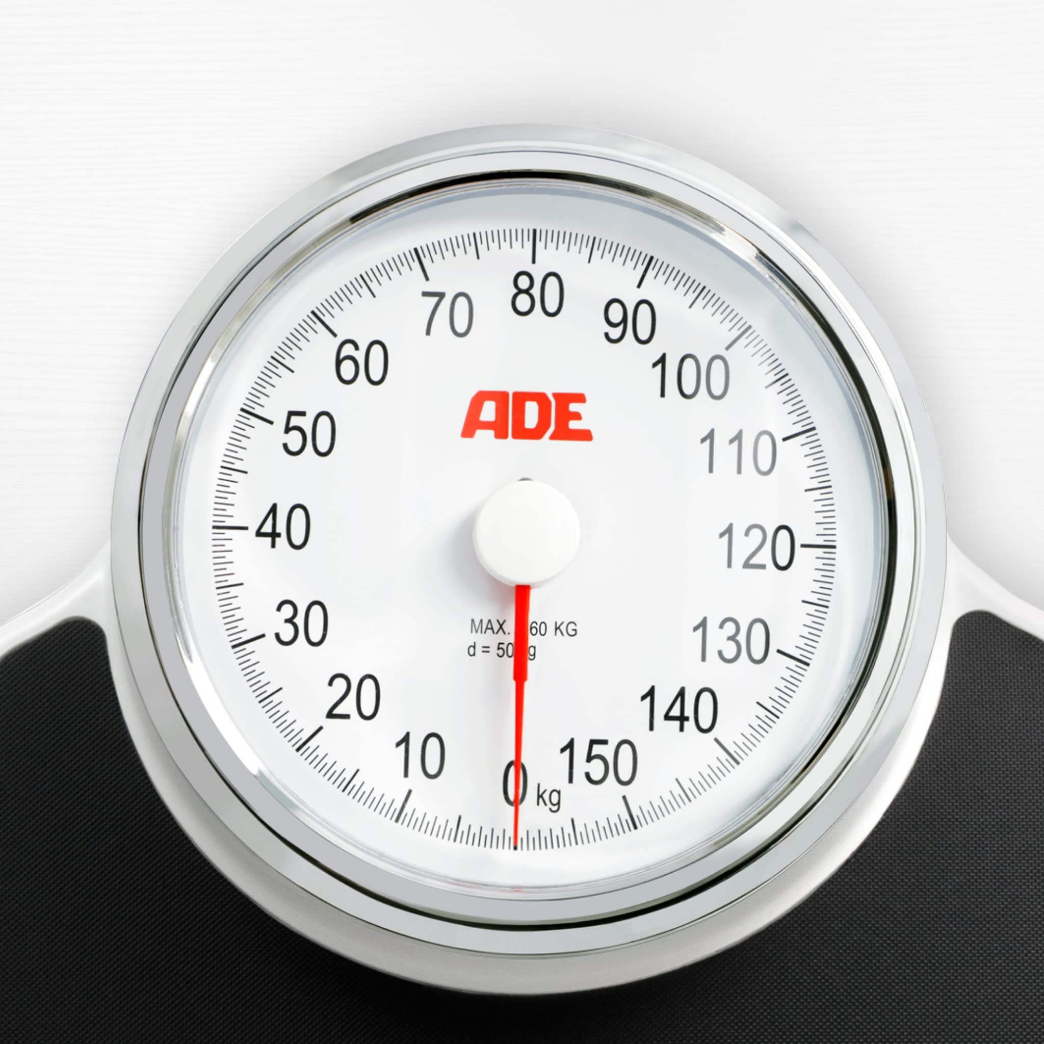 ADE Mechanische Personenwaage M308800 Clinica. Besonders präzise, analoge XL Körperwaage im klassischen Doktorwaagen-Design. Große rutschfeste Wiegefläche und robustes Metallgehäuse Retro-Look. Weiß