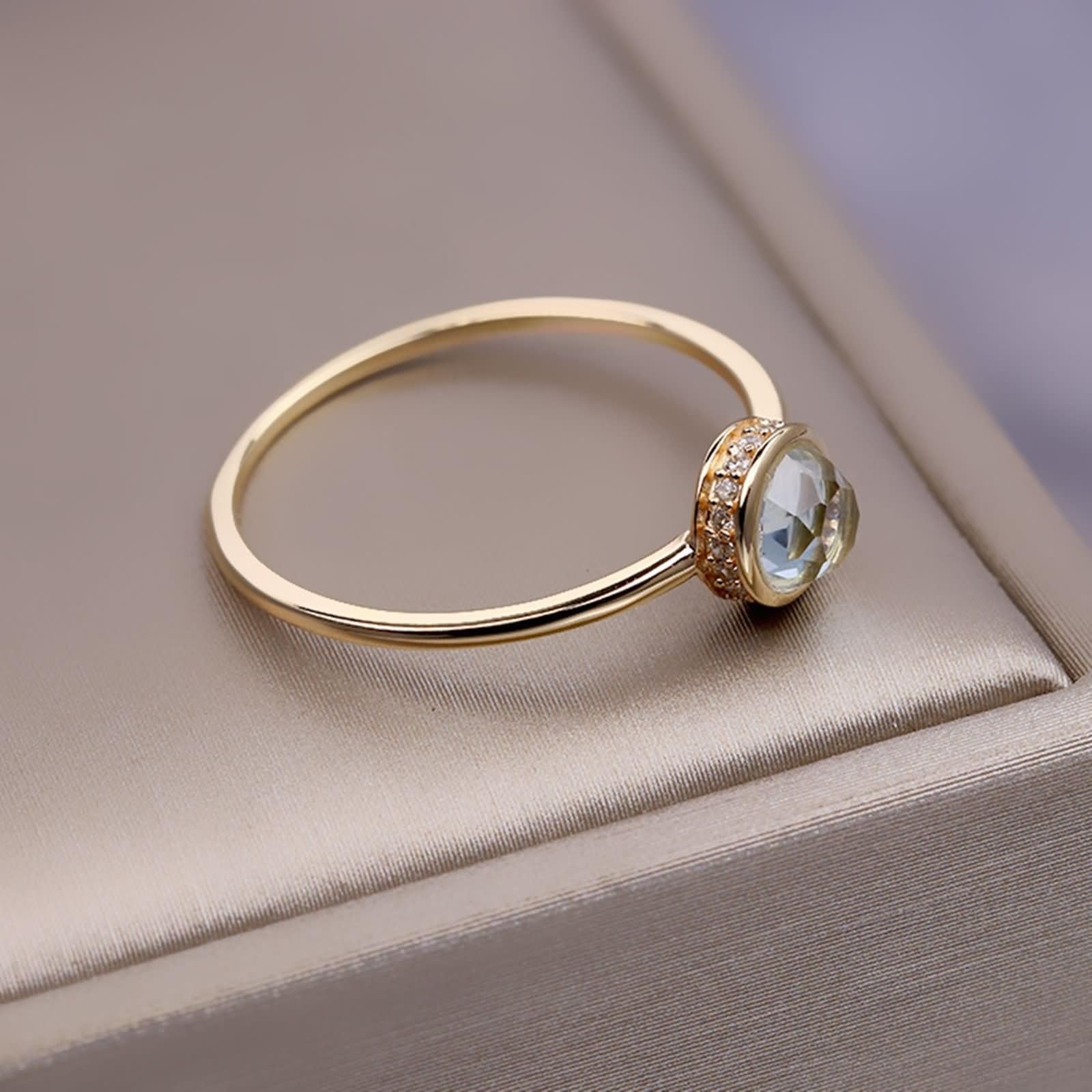 Alianzas Au 375/585/750 oro con topacio azul claro, anillo de compromiso solitario