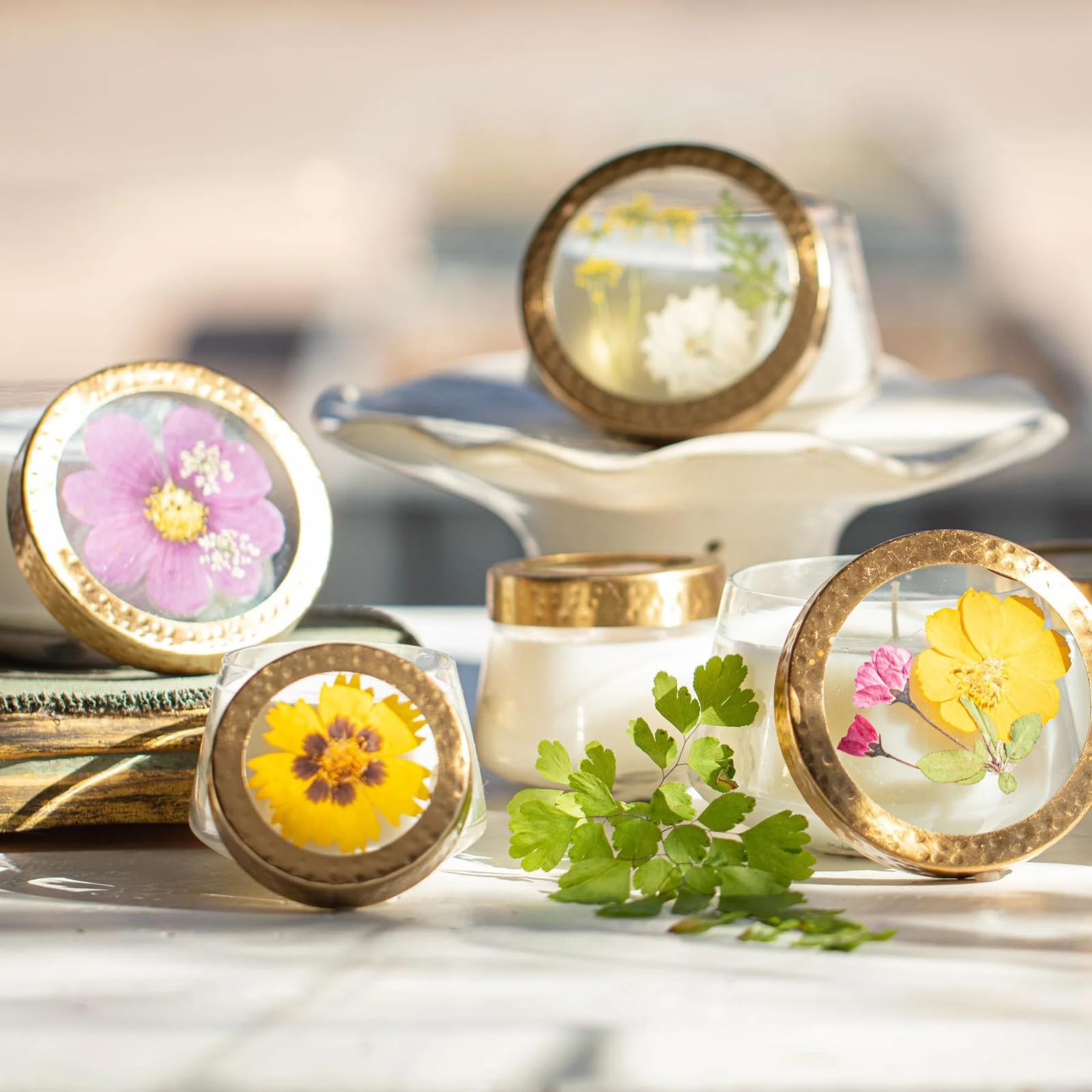 Rosy Rings Gepresste Blumen-Kerze, Aromatherapie-Kerzen, langlebige Duftkerzen für Heimdekoration, Botanicals Geschenke, Noten von Kardamom, Zimt, Nelke, Tonka, Vanille Medium (Spicy Apple)