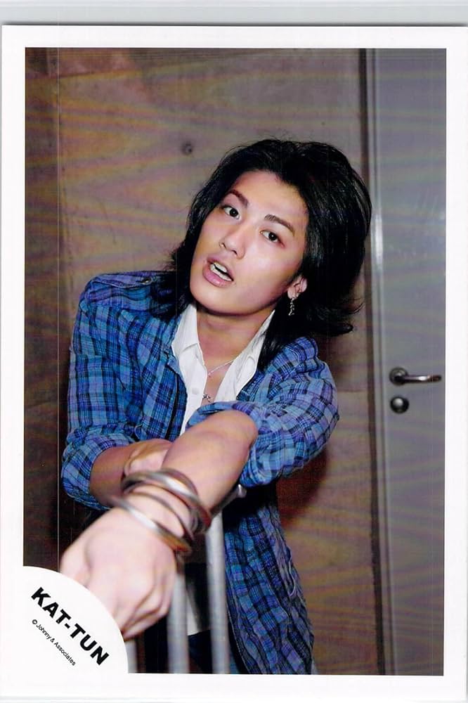 Amazon.co.jp: KAT-TUN 赤西 仁 【公式写真・スリーブ付き】 b198 : ホビー