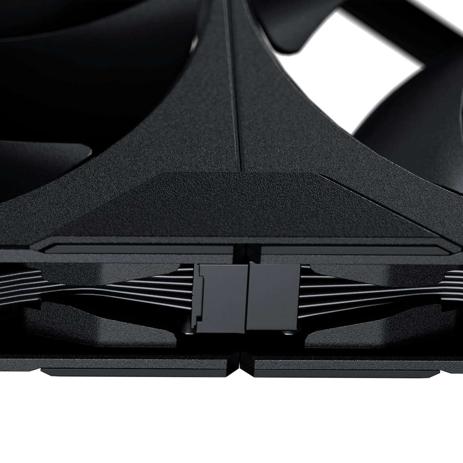 Close-up of Phanteks M25-120 fan's daisy-chain connector