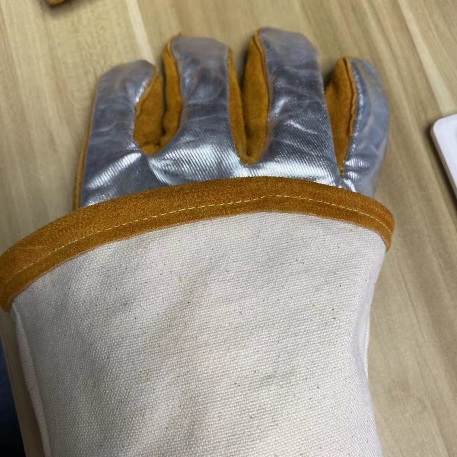 Gartenhandschuhe, schnittfeste Handschuhe, feuerfeste Handschuhe, Handschuhe aus Rindsleder, hochtemperaturbeständige Handschuhe aus Aluminiumfolie, hitzebeständige Handschuhe for Frauen beim Kochen