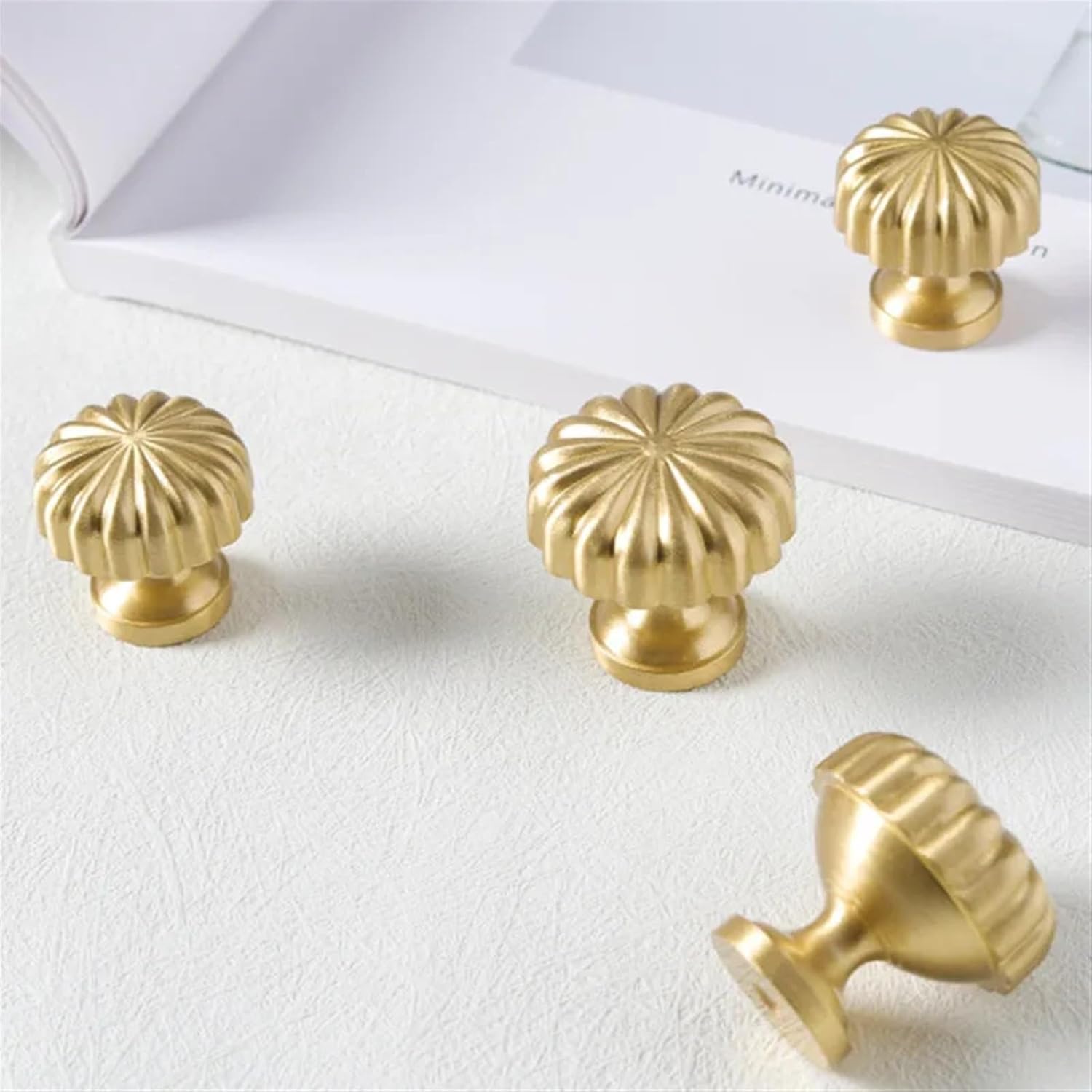 Brass Furniture Handles for Cabinets and Drawers Golden Bright Round Brushed Nordic Luxury Wardrobe Dresser Pull Door Knobs 1Pcs (Color : Single hole-30mm)