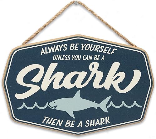 Open Road Brands Decoración colgante de pared de madera con texto en inglés Be Yourself Unless You Can Be a Shark, divertido letrero de tiburón para