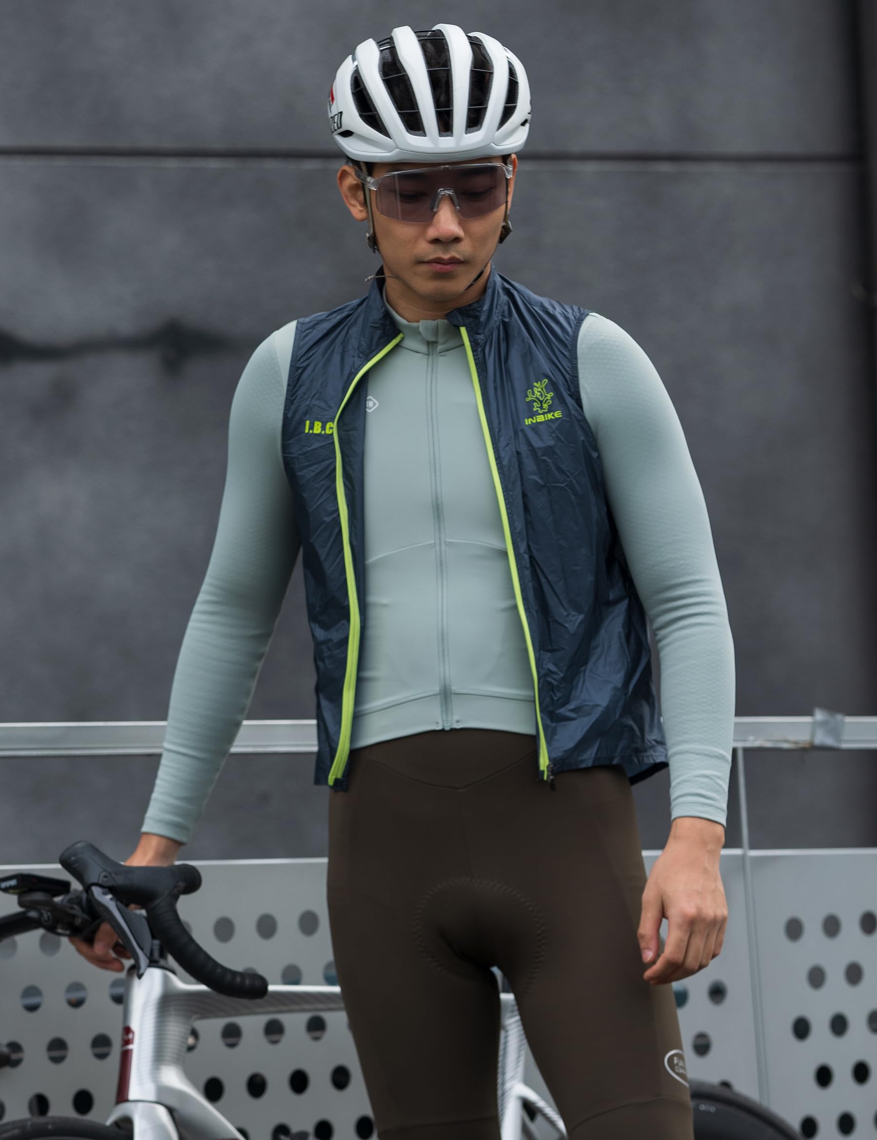 INBIKE Gilet de Cyclisme Homme léger Gilet Course Vent coupe-vent et imperméable Respirant avec Doublure en Poche de Rangement