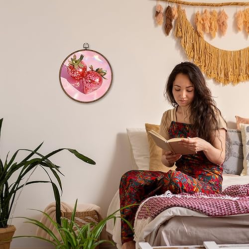 Miniatura 7 de Voxitura Arte de pared de frutas de fresa y disco con marco redondo, decoración de pared de color rosa, lienzo femenino para habitación y cocina,