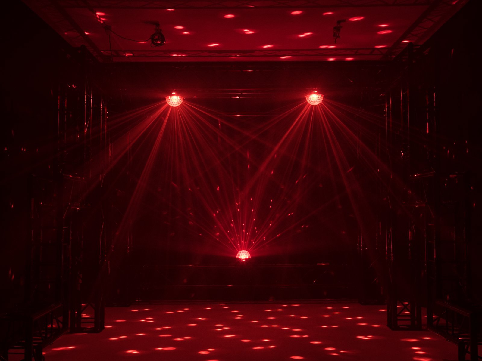 Eurolite LED BC-6 Strahleneffekt | Kompakter Spiegelkugel-Effekt mit leuchtenden Plexiglaskugel & DMX | Musiksteuerung über eingebautes Mikrofon