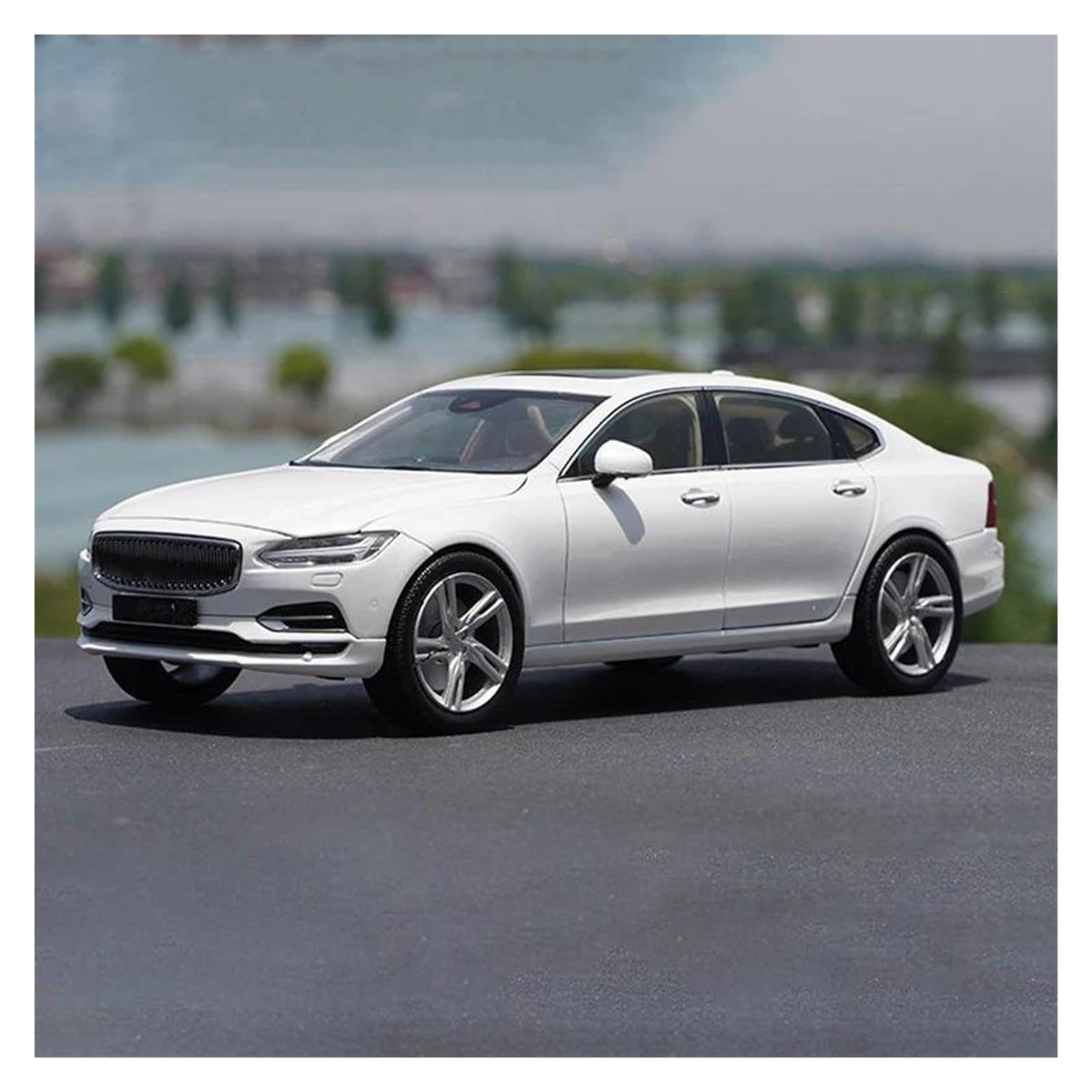 Btwodian Scale Model Car 1:18 For Volvo S90 2023 Alloy Car Model Diecasts Vehicles Collection Desk Decoration(White)