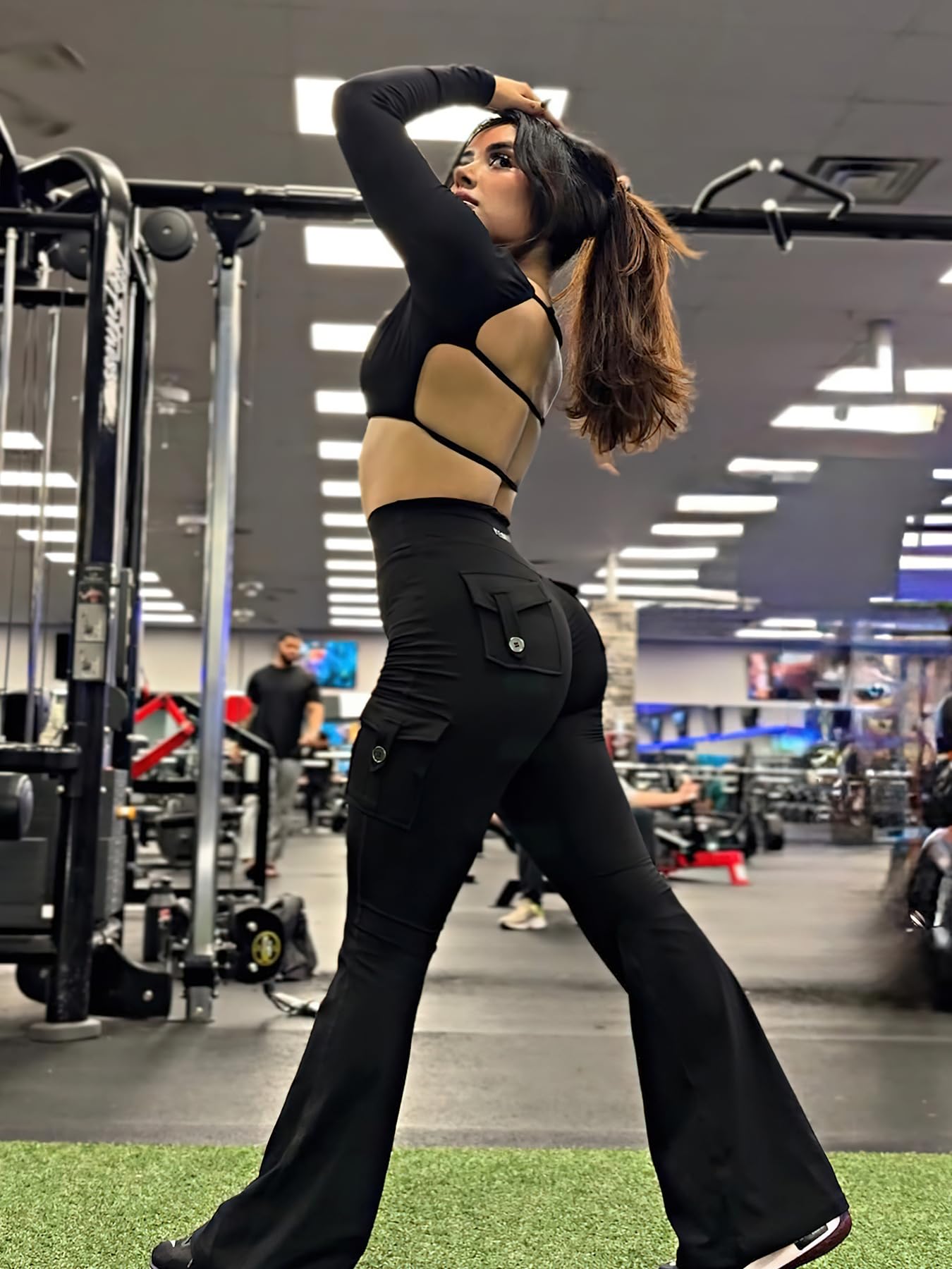 YEOREO CoreFlex Legging invisible Scrunch Flare avec 4 poches pour femme | Pantalon taille haute, pantalon d'entraînement, sans couture, push-up, opaque, yoga, gym, fessier, sport