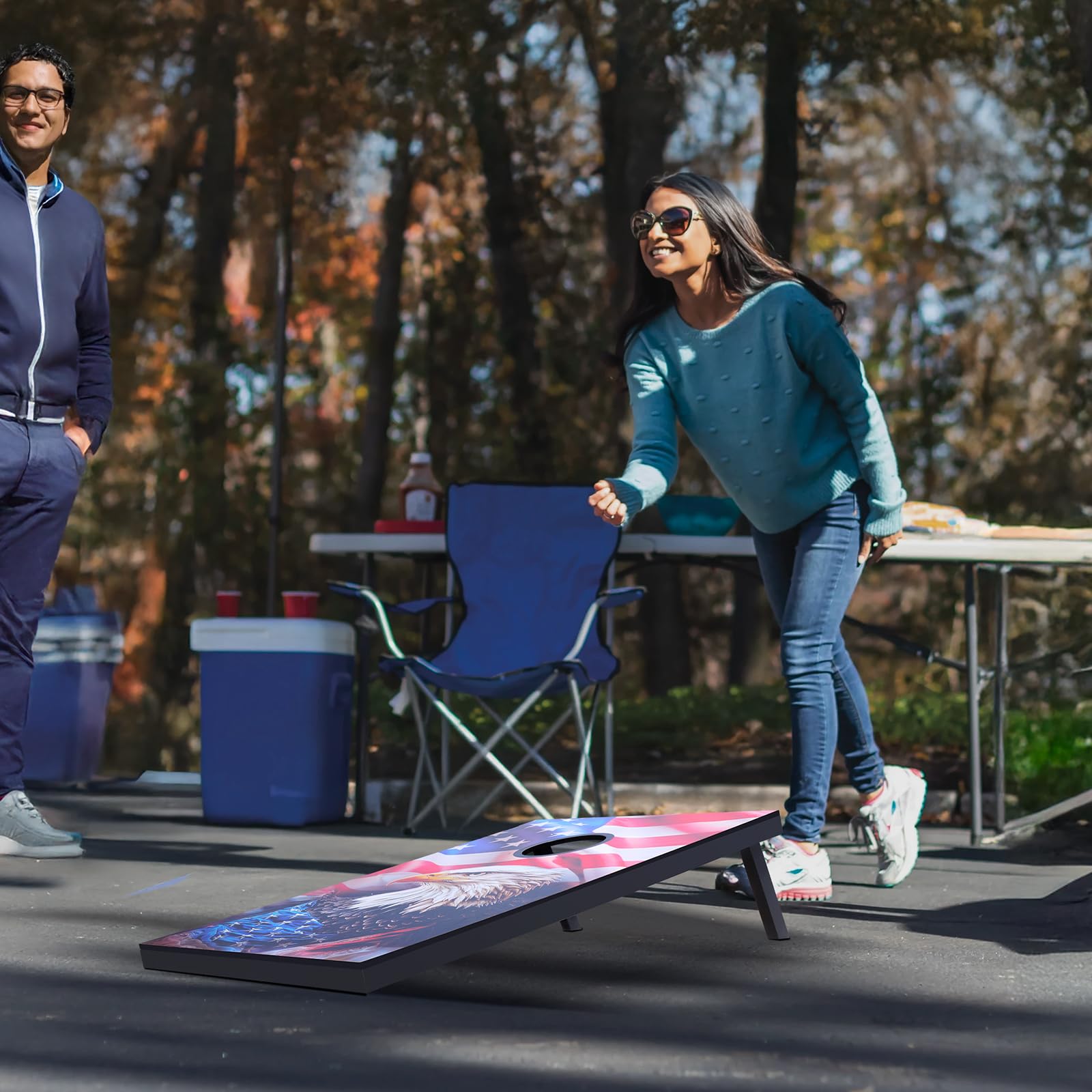 VEVOR Juego de Cornhole, Tablero de Lanzamiento Portátil de Madera MDF, Ideal para Adultos a Jugar en Interiores y Exteriores, con 8 Bolsas de Frijoles y Estuche de Transporte, 900 x 600 x 39 mm