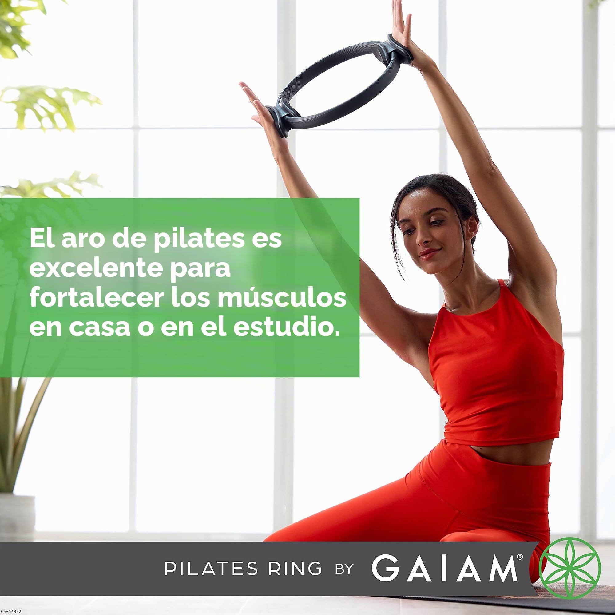 Gaiam - Anillo de pilates para fitness, asas acolchadas de espuma ligeras y duraderas, equipo de ejercicio de resistencia flexible para tonificar brazos, muslos/piernas y torso, 38,1 cm, negro