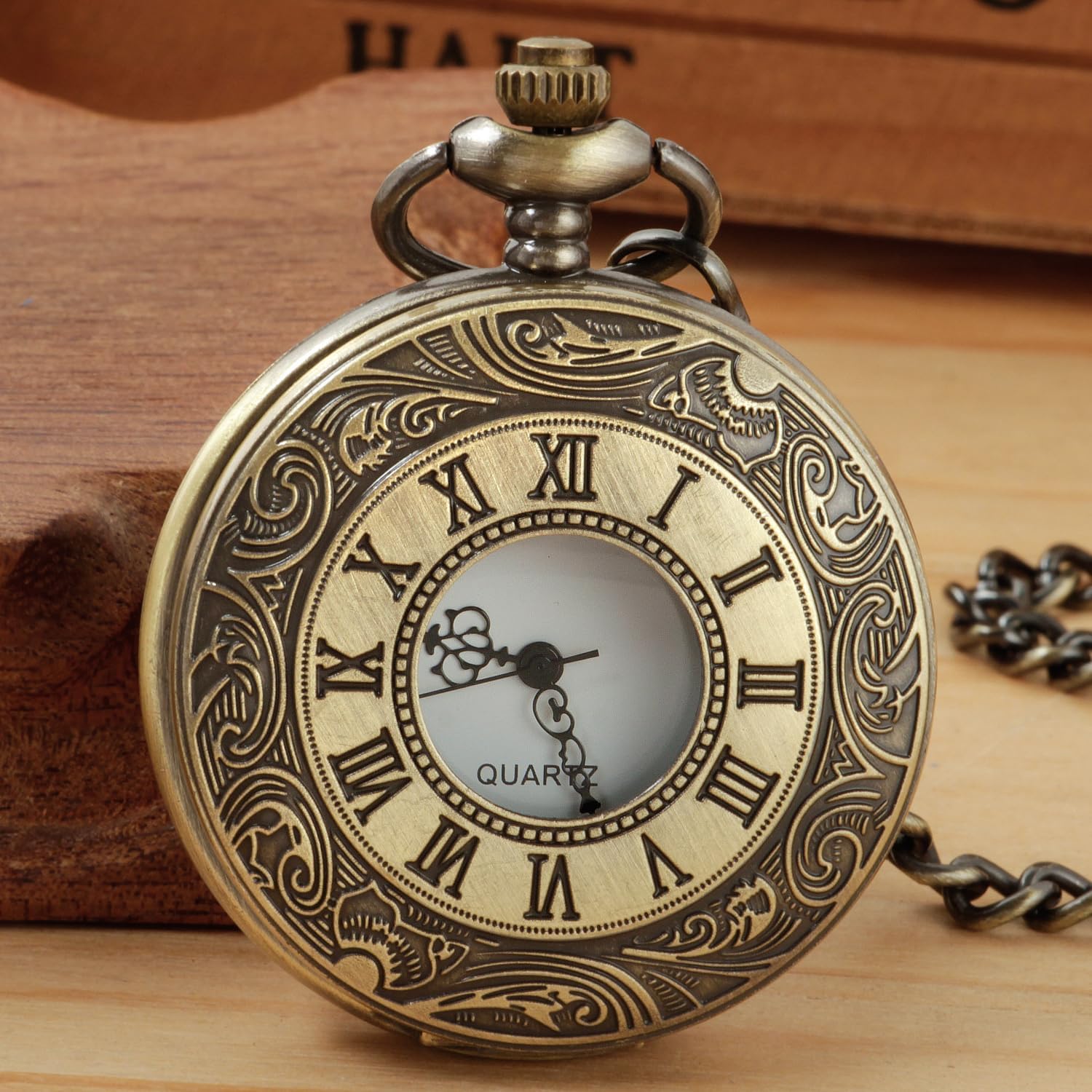 Hollowed Out Quartz Pocket Watch for Men, Arabic Numerals White Dial Pocket Watches, Quartz Pocket Watch with Chain for Christmas Graduation Birthday Gifts Fathers Day