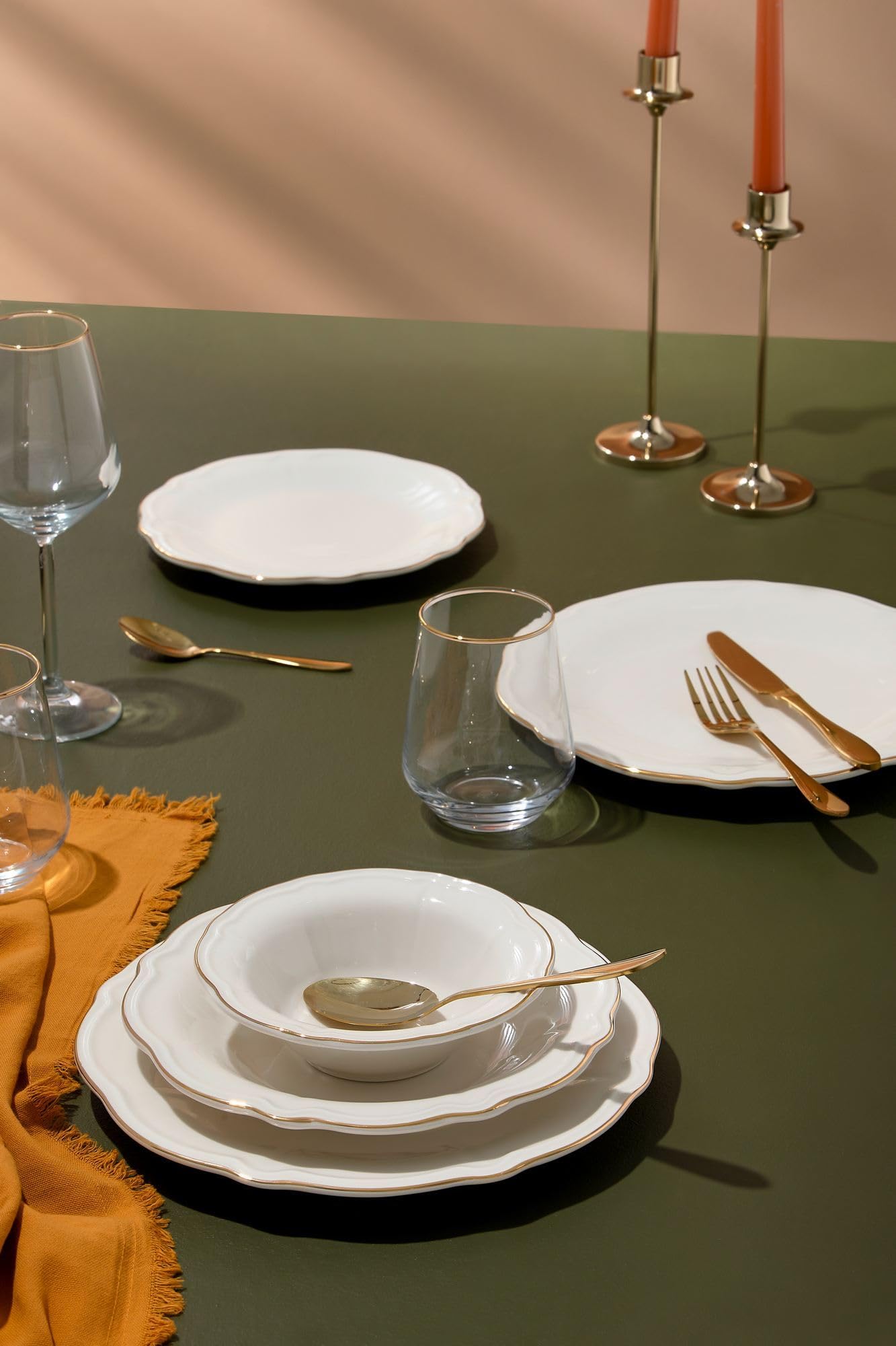 Elegancki 24-częściowy serwis obiadowy, 100% porcelana, biały i złoty | w zestawie talerze do serwowania, miski i talerze deserowe | można myć w zmywarce i używać w kuchence mikrofalowej