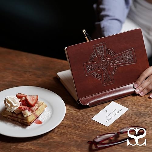 Vista 2 de SETTINI Diario rayado Diario de cruz celta para escribir, juego de regalo Cuero vegano de tapa dura, incluye bolígrafo de lujo en un soporte único