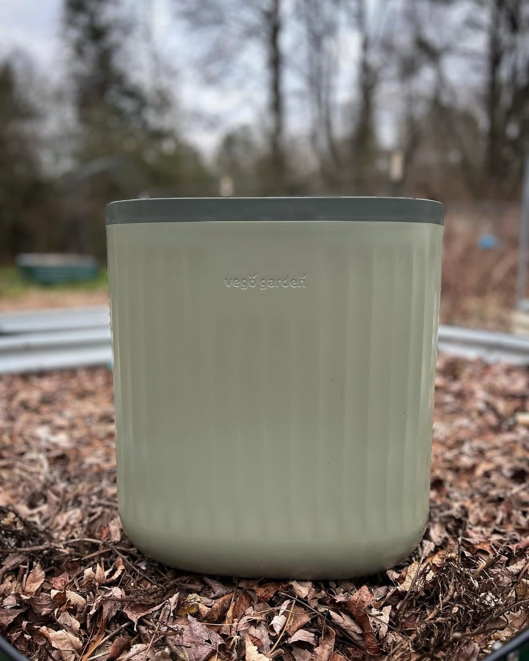 Vego garden Planters for Outdoor & Indoor Plants, Large Plant Pots with Self Watering, 15" Tall Large Plant Pots with Trellis for Flowers Plants Decor, Cream White: Sage Green No Trellis