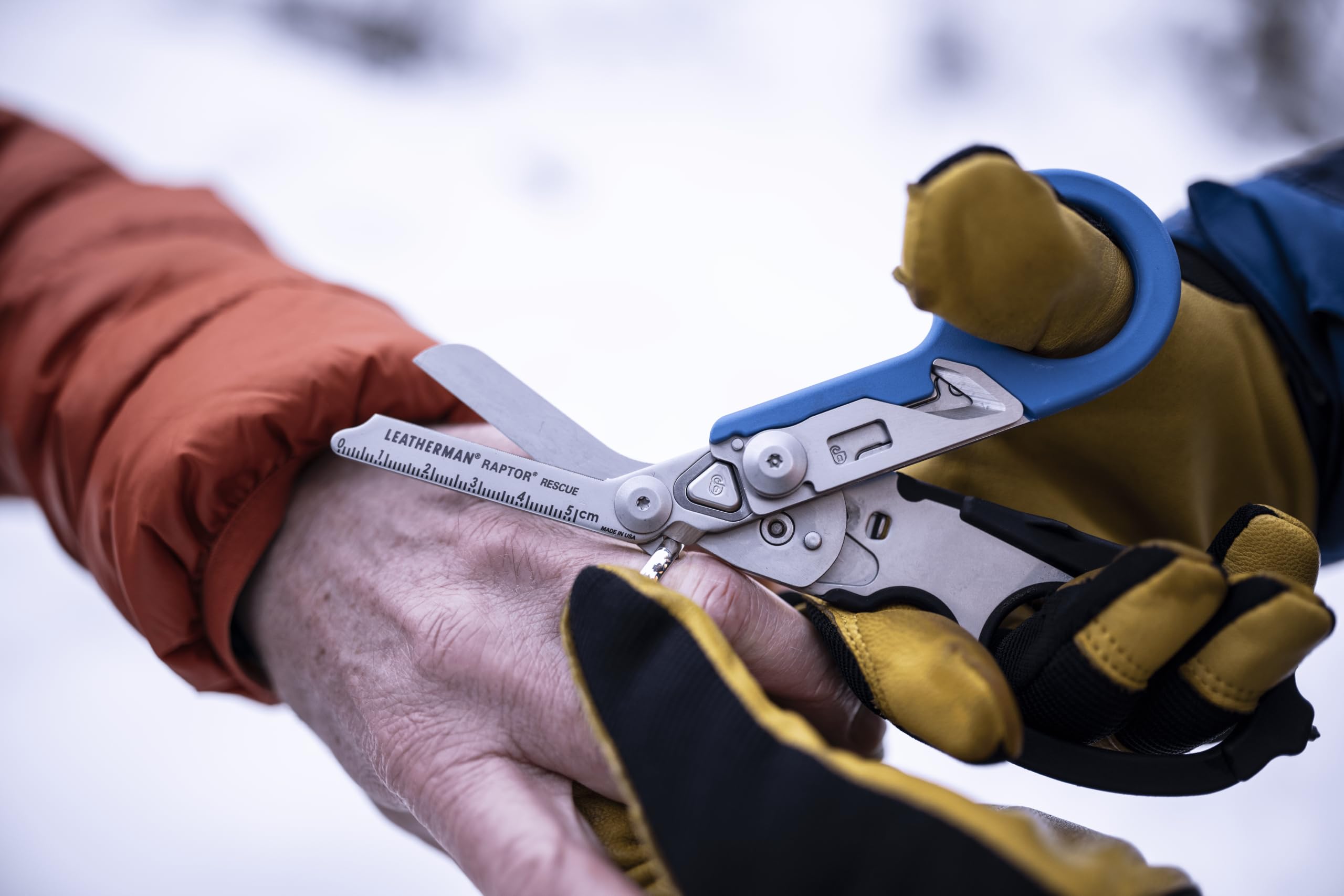 Leatherman Raptor Rescue - Cizalla Plegable de Emergencia con Corta Correas y Rompe Cristales - Tijera de Emergencia Médica, Negra/Azul con Funda Multiusos