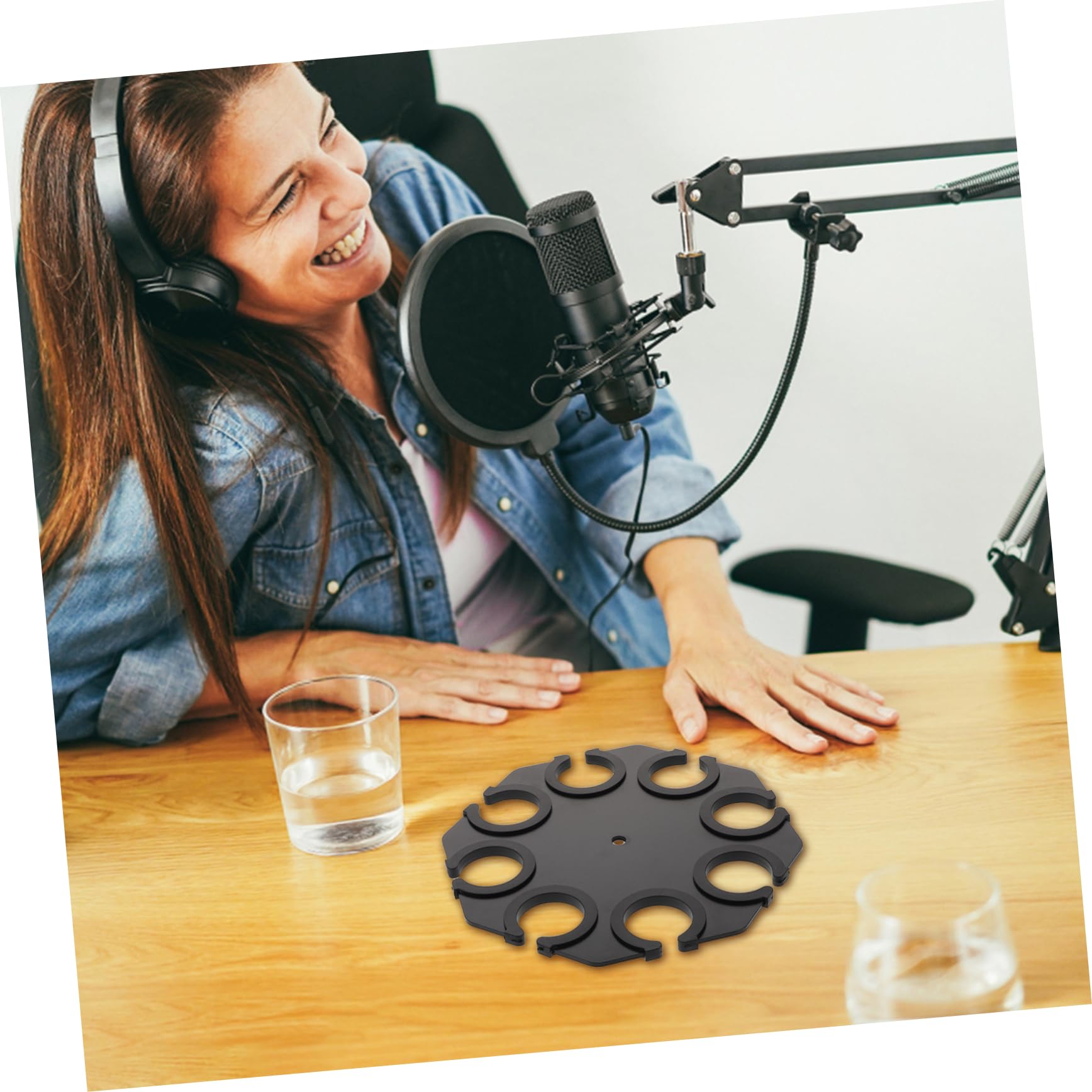 Supporto per Microfono Base Rotonda Vassoio Portaoggetti e Fissaggio Antivibrazioni per Scrivania per Trasmissioni in Diretta e Registrazione Audio