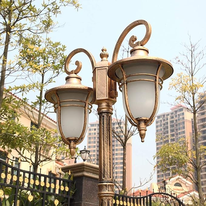 Lámpara de pie exterior estilo europeo alta 3.1 m 2 cabezas miniatura 5