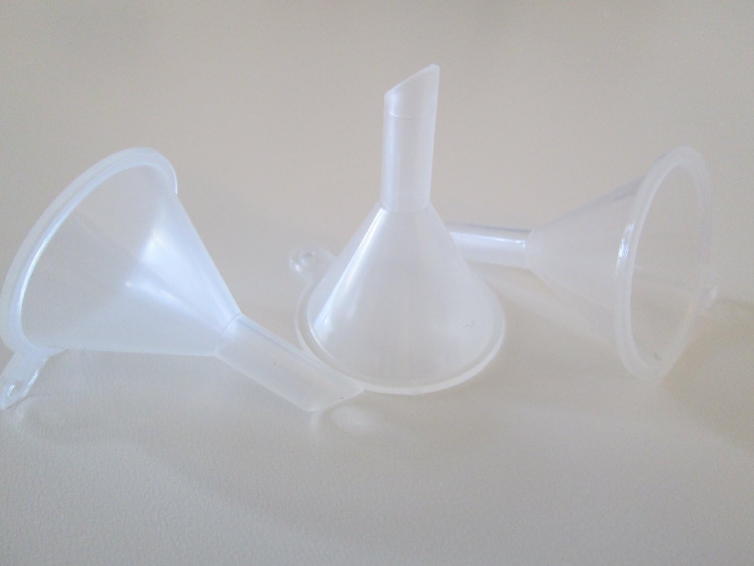 kimberleystore 12Pcs Miniature Plastic Funnels for Essential Oils Sand Art
