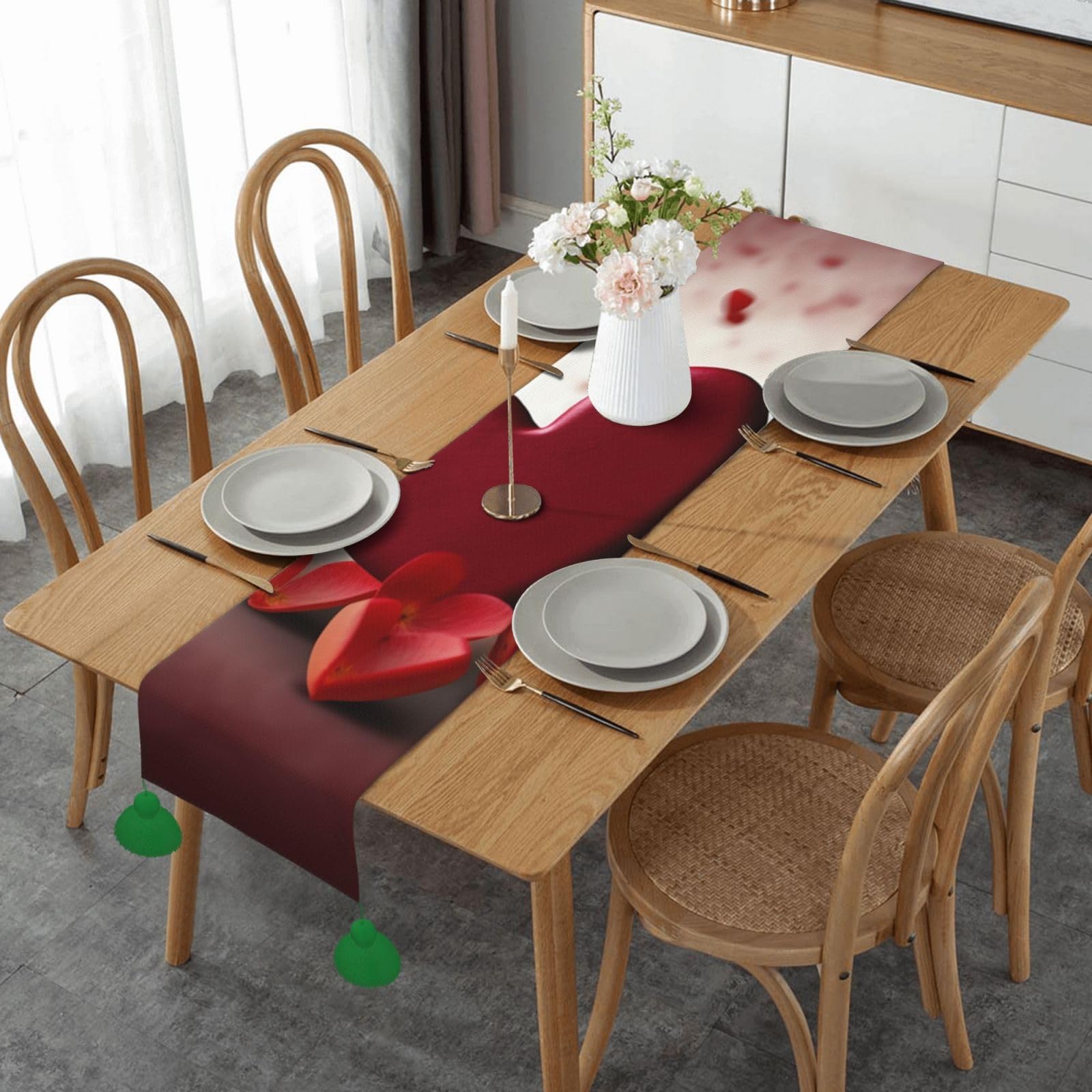 Chemin de table en lin rustique 35x152 cm avec cœurs et pampilles
