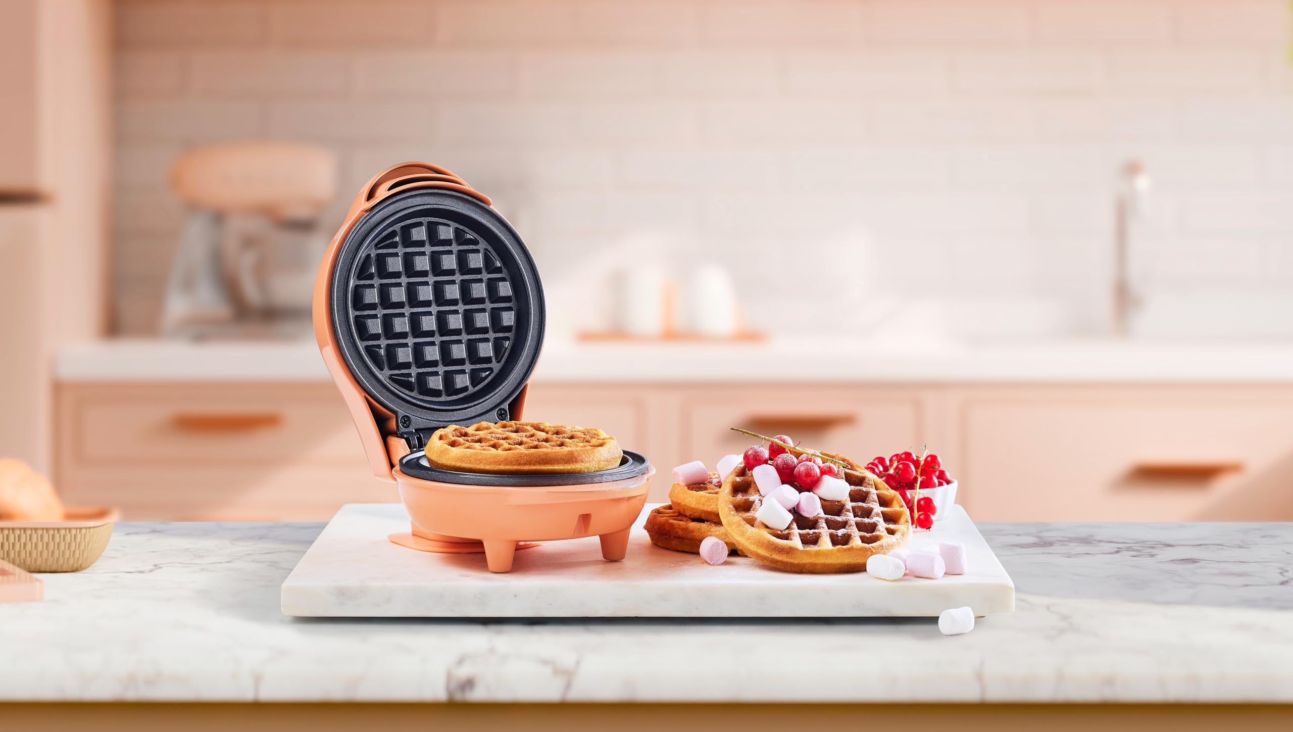 Bestron Mini-Waffeleisen für klassische Waffeln 10cm, kleiner Waffelmaker inkl. Antihaftbeschichtung, ideal für Kindergeburtstage, Ostern oder Weihnachten, Sweet Dreams Kollektion, Farbe: Orange