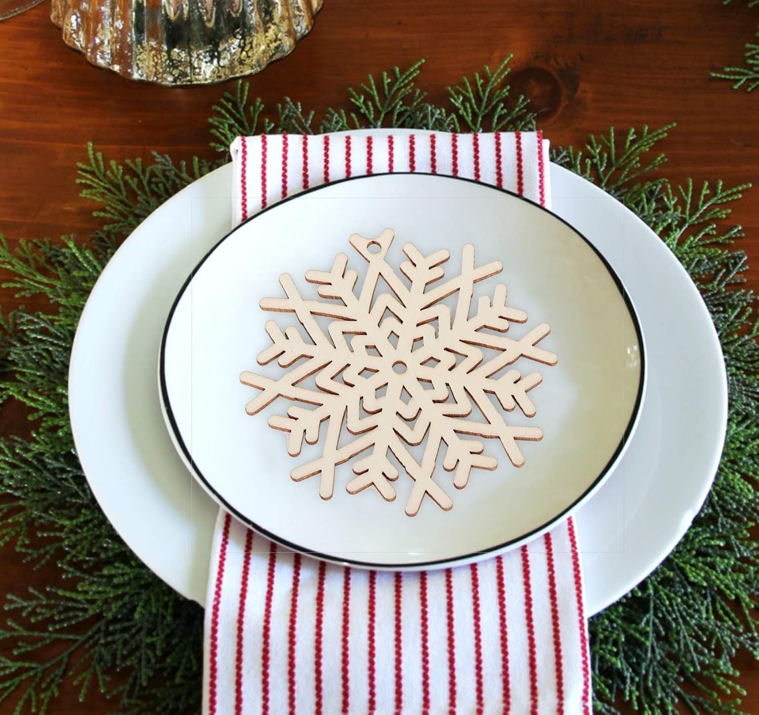 ilauke 30 Copos de Nieve de Madera, 10 Estilos Ahuecados Con Cuerda, Manualidades Adornos Colgantes para Árbol y Decoración de Navidad de Bricolaje