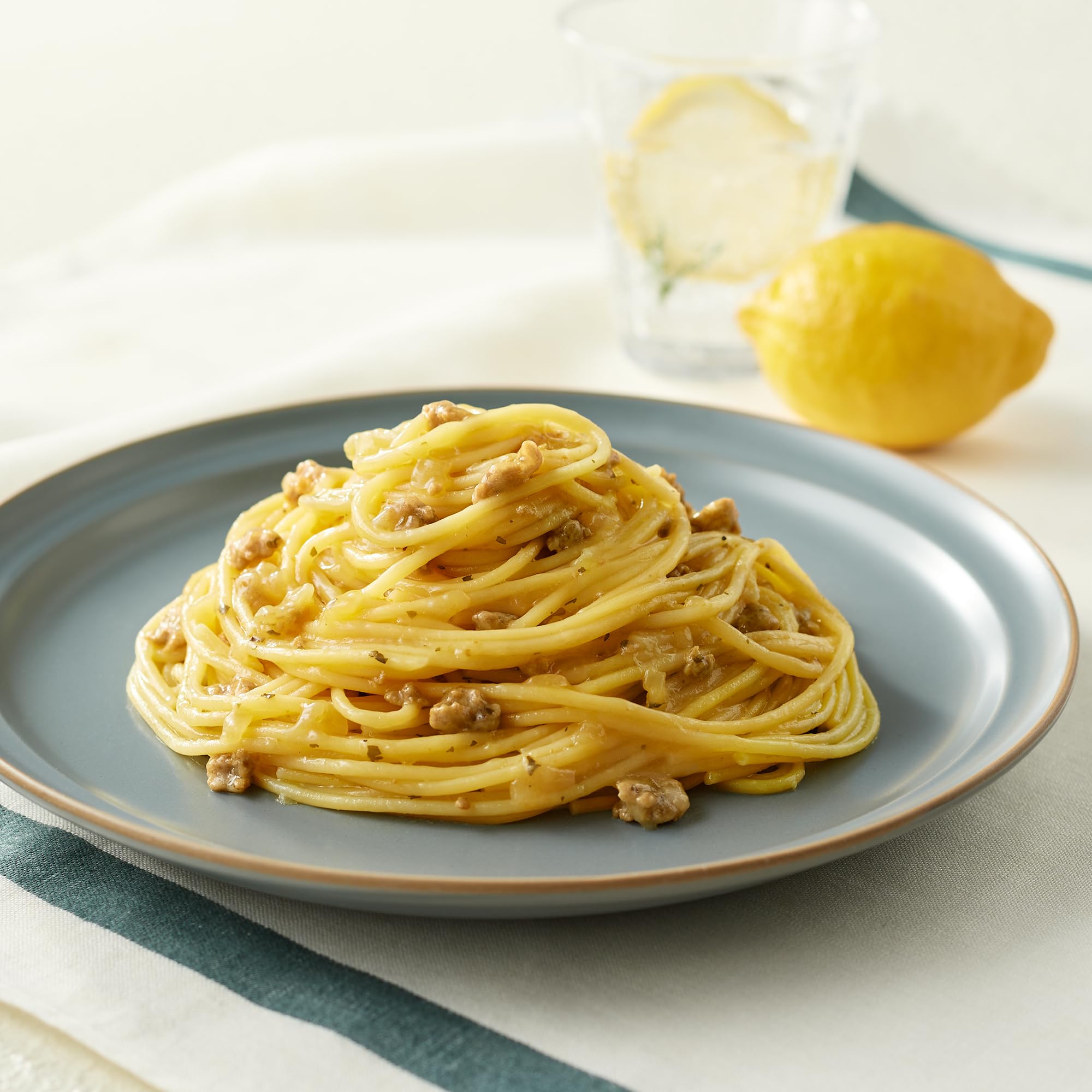 Amazon | 無印良品 素材の旨みひきたつパスタソース レモンと豚肉の