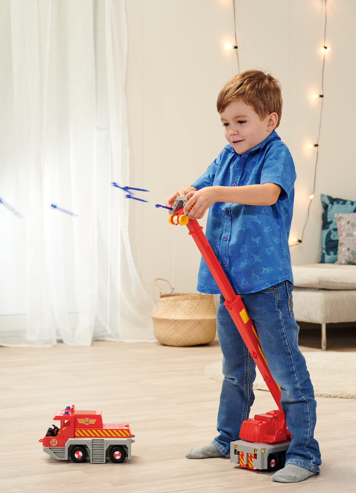 Simba 109252517 - Feuerwehrmann Sam Spielzeug-Kran (50 cm) - 2-in-1 Rettungs-Fahrzeug (Auto & Kran) für Kinder ab 3 Jahren, mit Seilwinde, Figur, Licht & Sound (inkl. Batterien)