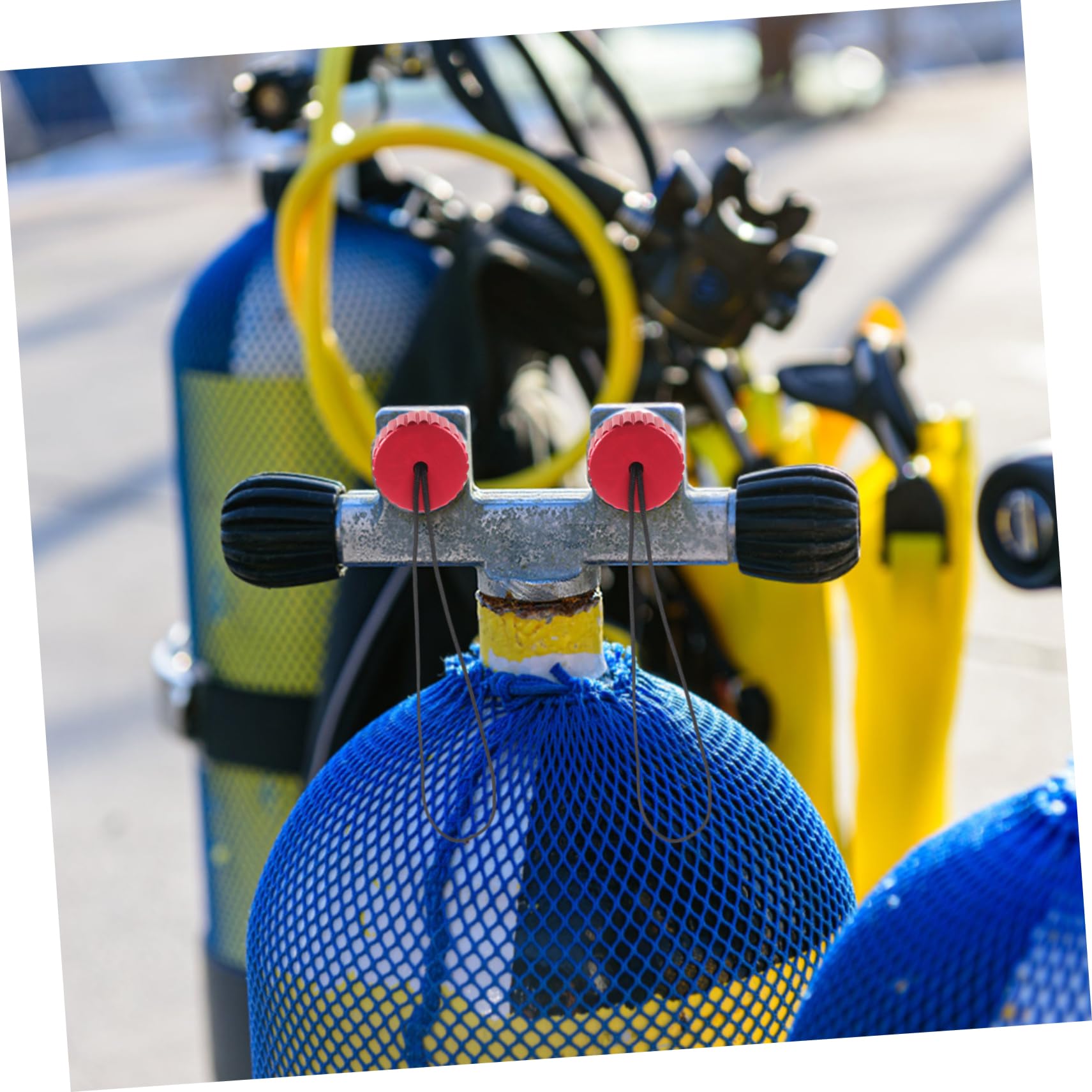 Kisangel Scuba Valve Cap Dust Plug for Dive Tank Durable Protector Vibrant Suitable for Warm Cold Water Diving Reliable Air Gas Valve Cover for Underwater Security