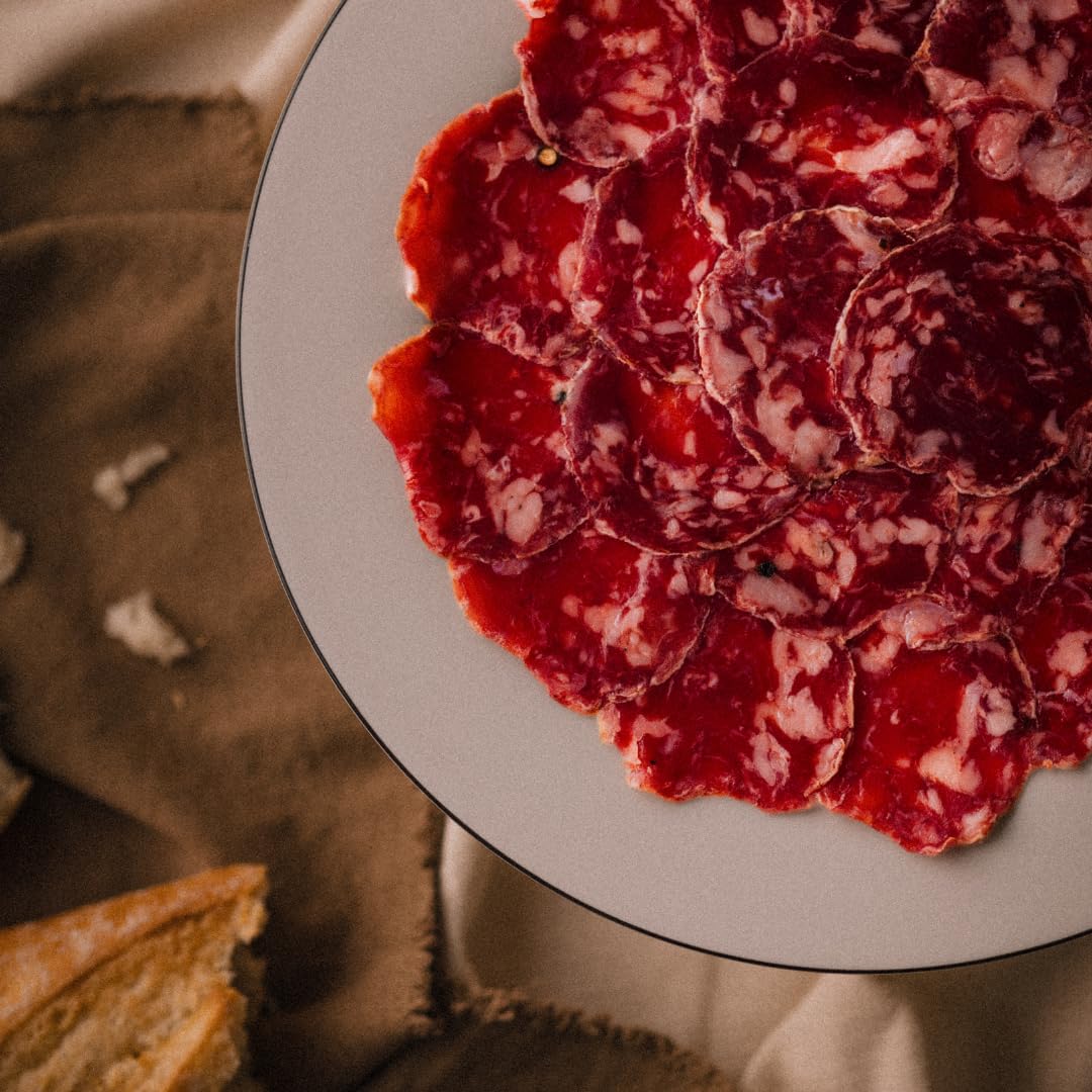 Maximiliano Jabugo - Salchichón de Bellota 100% Ibérico | Estuche 80gr Loncheado | Aliño Tradicional con Pimienta | Curación Natural en Jabugo | Embutido Ibérico Artesano