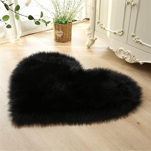 Miniatura 1 de Alfombra de corazón beige con forma de corazón, alfombra de piel sintética esponjosa, bonita alfombra de área pequeña, alfombras de pelo largo para