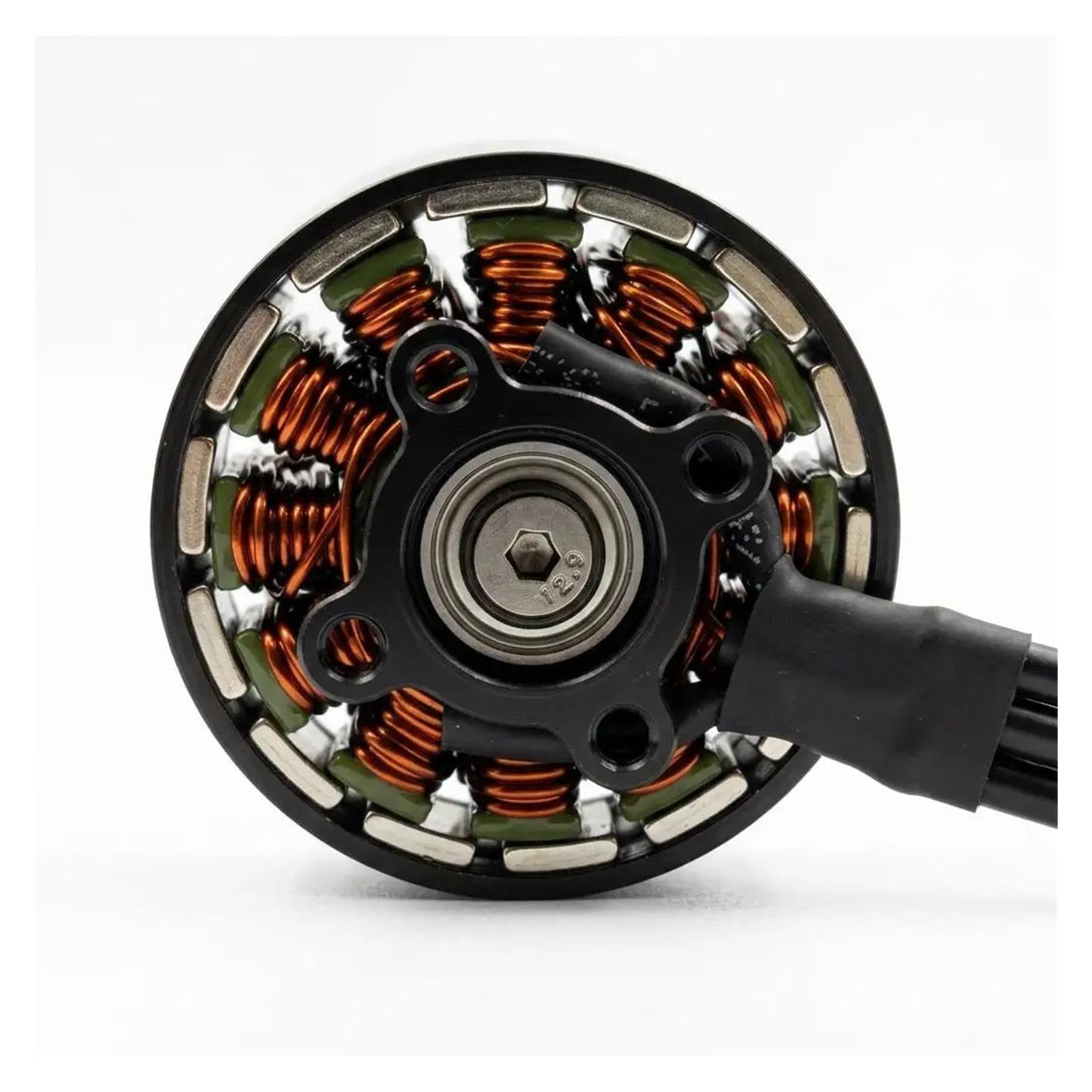 Motore brushless in alluminio 3115-900KV for aereo RC | Il motore brushless in alluminio 3115-900KV fornisce una spinta fluida e affidabile for gli aerei ad ala fissa RC.