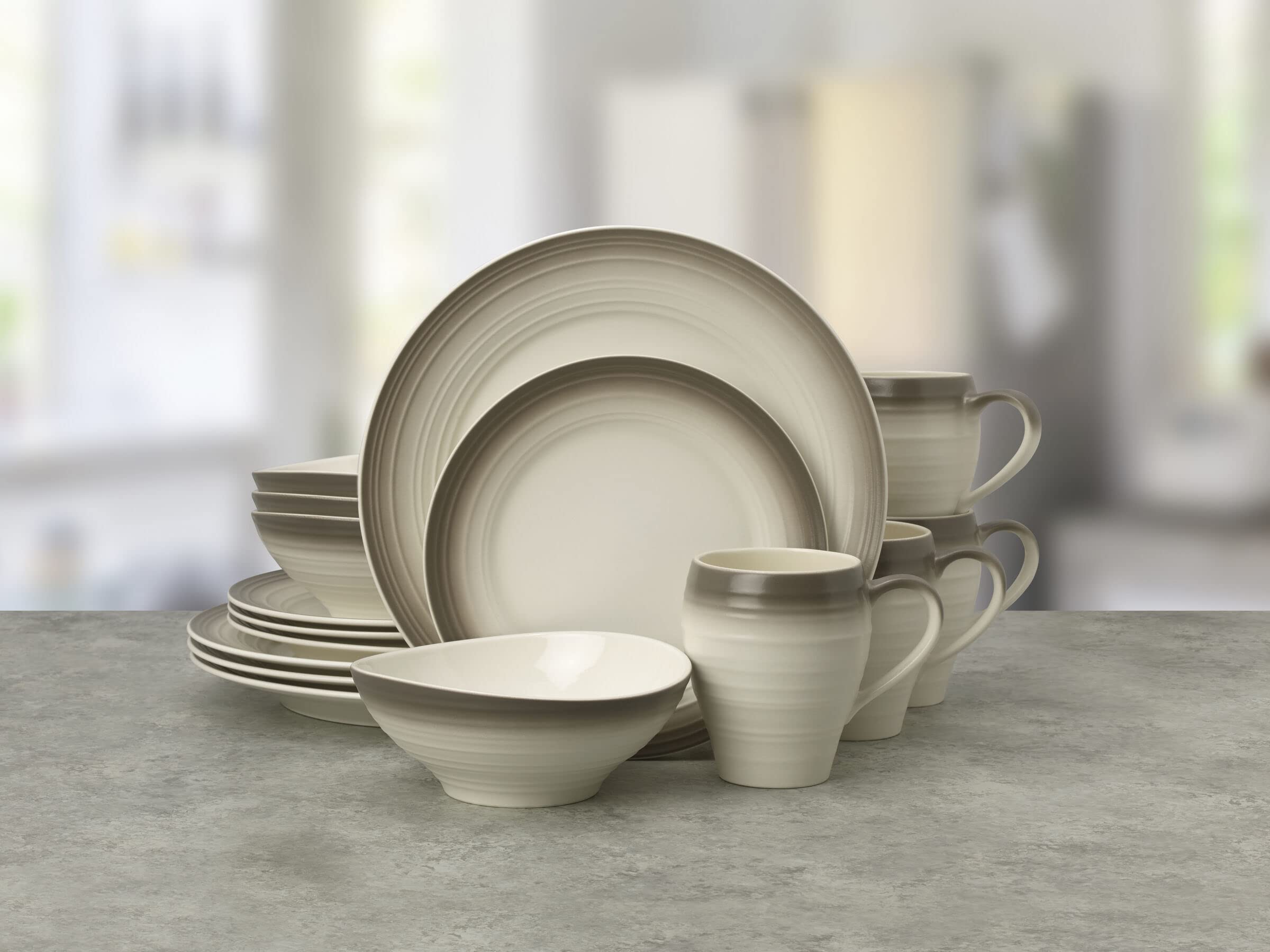 Amazon.com | Mikasa Swirl 16-Piece Dinnerware Set, Service For 4