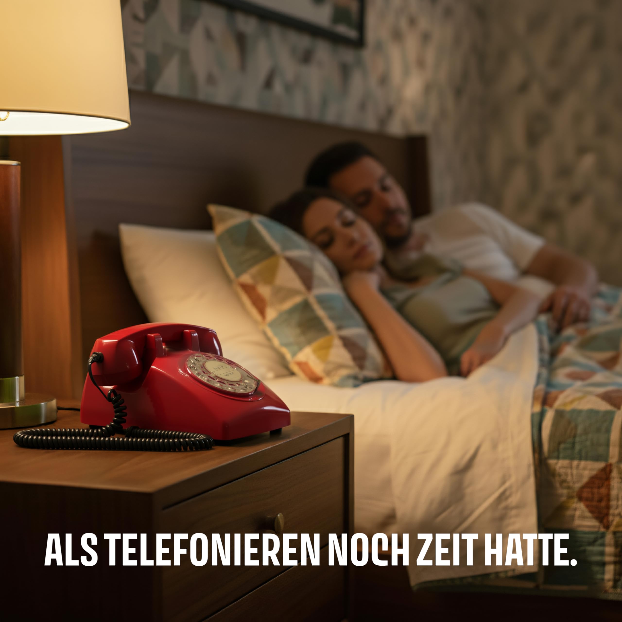 Opis Technology 60s Cable Retro Telefon mit Wählscheibe – Klassisches Festnetztelefon, mechanische Metallklingel & Vintage Design, kompatibel mit modernen Routern (FritzBox etc.) – Rot