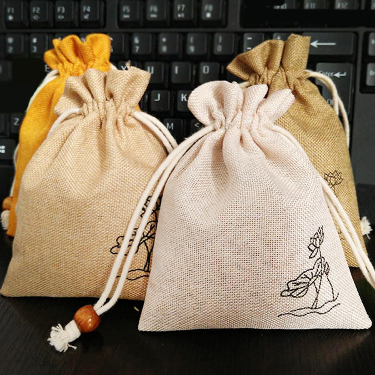 BESTOYARD Natural Lavender Wardrobe Sachets, 2pcs Cotton Linen Fragrance Bags for Drawers Freshener, Home Air Freshener Suitable for Closet and Storage Use Random Color