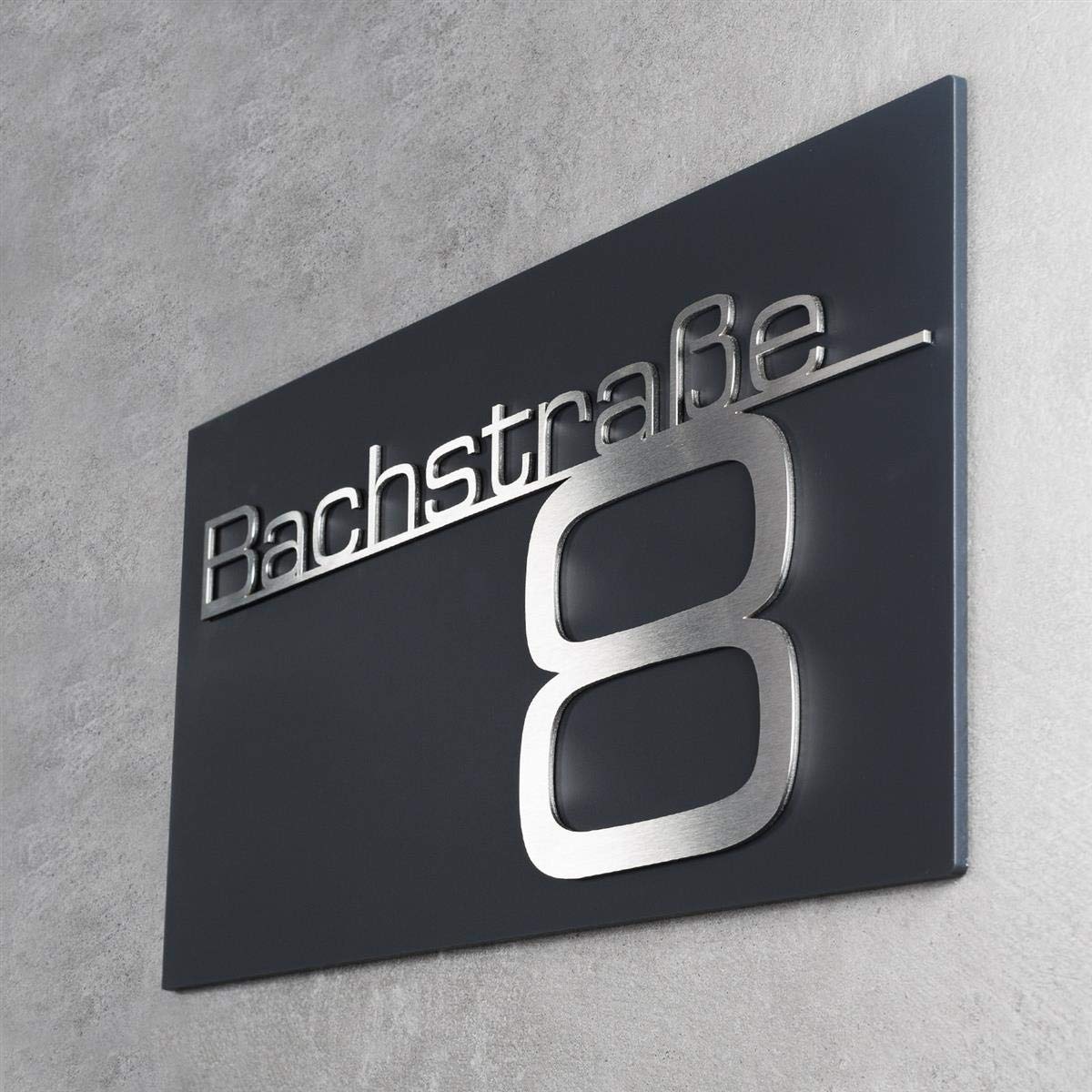 Metzler Hausnummer, Schriftzug aus Edelstahl, individuelles Hausnummernschild in Anthrazit (RAL 7016), Straßenschild mit Hausnummer, massiv & gebürstet, 3D-Effekt, Made in Germany, Größe: 40 x 20 cm
