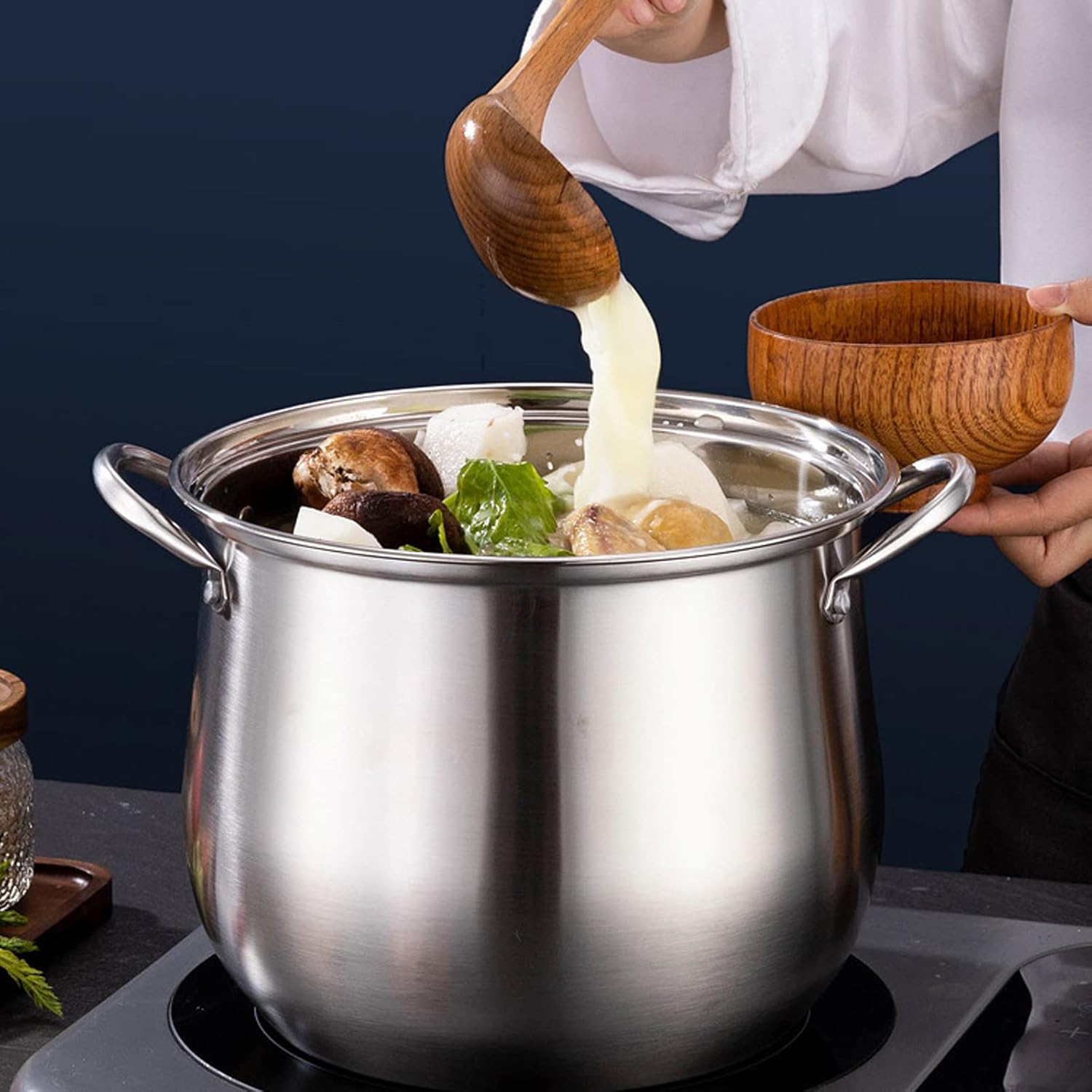 ステンレス鋼調理器具ストックポット多目的ハンドル付き高耐久大型スープポット缶詰パスタポット家庭用水筒用 ストックポットステンレス鋼スープバケツ 調理 ポット蒸し器パスタガス誘導と直火食品グレードの調理キッチン用 ストックポットステンレス鋼スープ調理鍋蒸し器 ... 蓋とダブルハンドル付きのノンスティックストックポット。スープ、シチュー、パスタに最適。ステンレス製ストックポット。