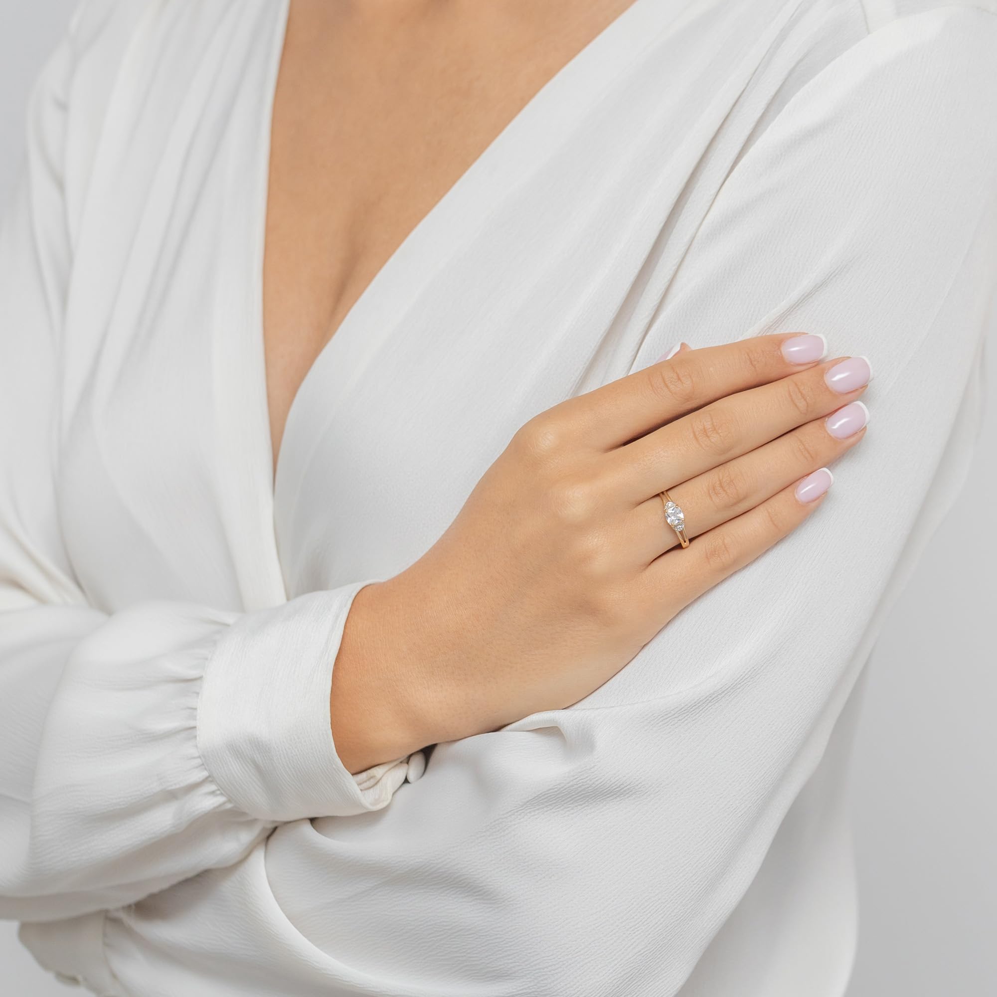 MARKO Goldring Damen 375 Echtgold – Ring mit Stein in 4 Farben (Weiß, Rot, Blau, Türkis) – Verlobungsring Damen Schmuck – Geschenk für Frauen in Geschenkbox – Courting