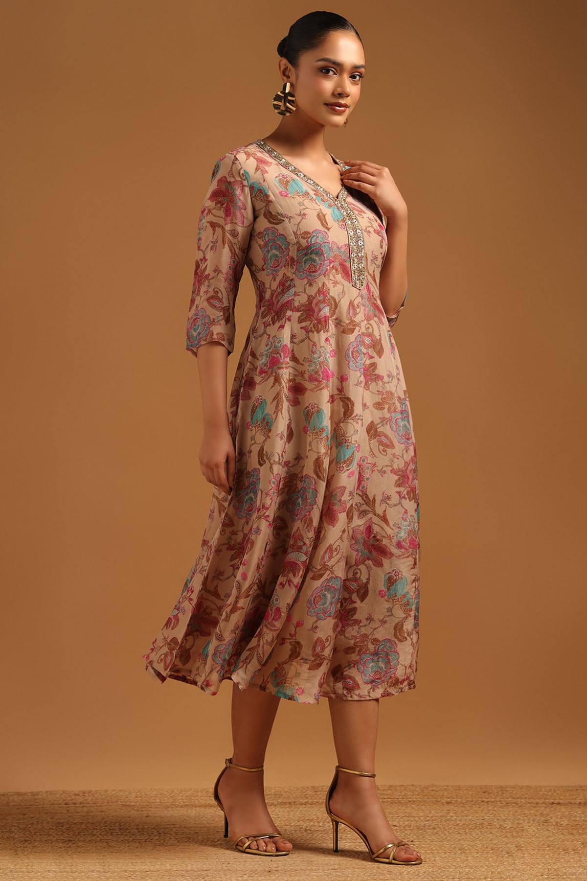 Soch Abito botanico da donna in organza con ricamo Zari e dettagli Cutdana