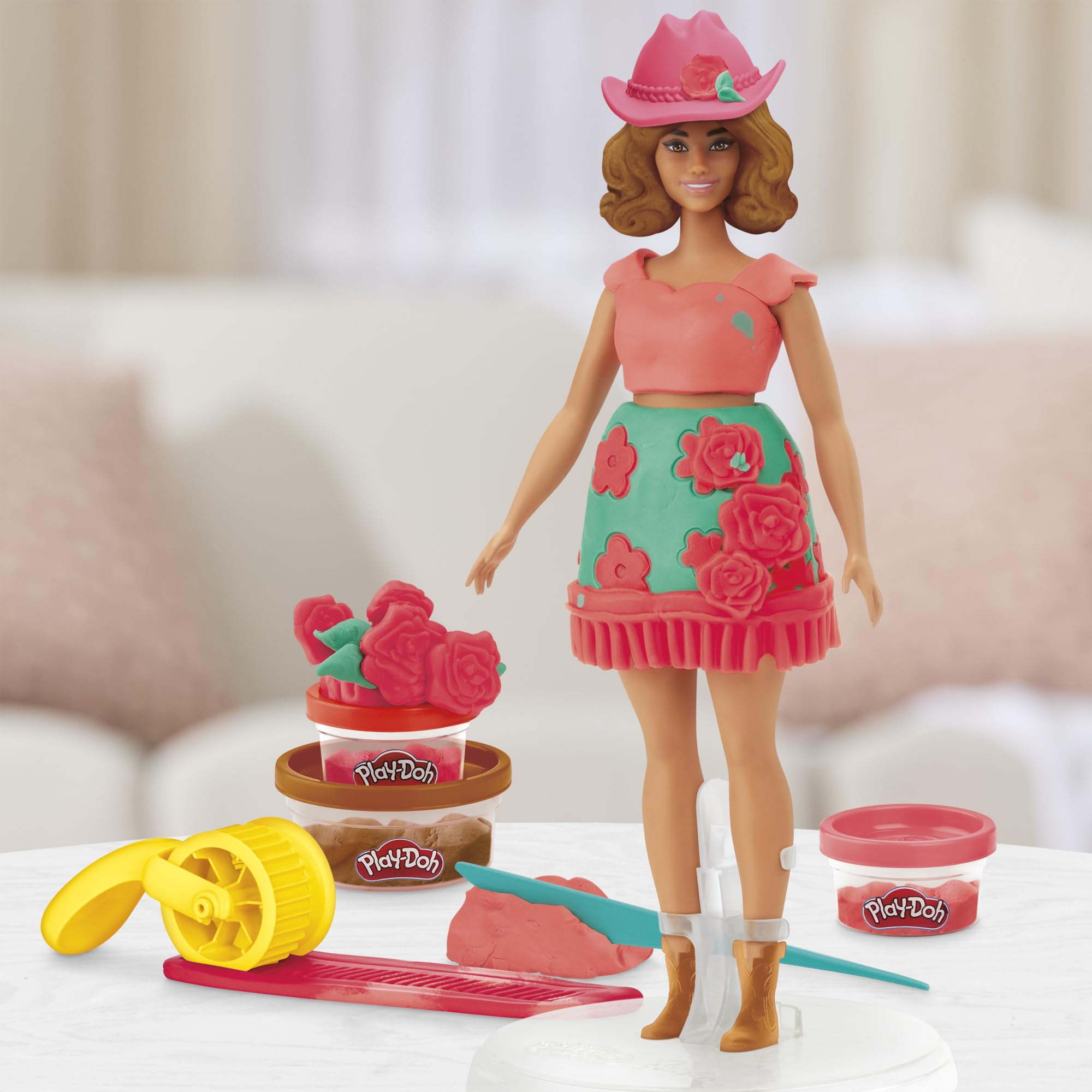 Play-Doh Barbie Blumen und Fransen Set, Puppenkleidung mit Modelliermasse & 9 Modeaccessoires, Kunst & Handwerk für Mädchen & Jungen ab 5 Jahren