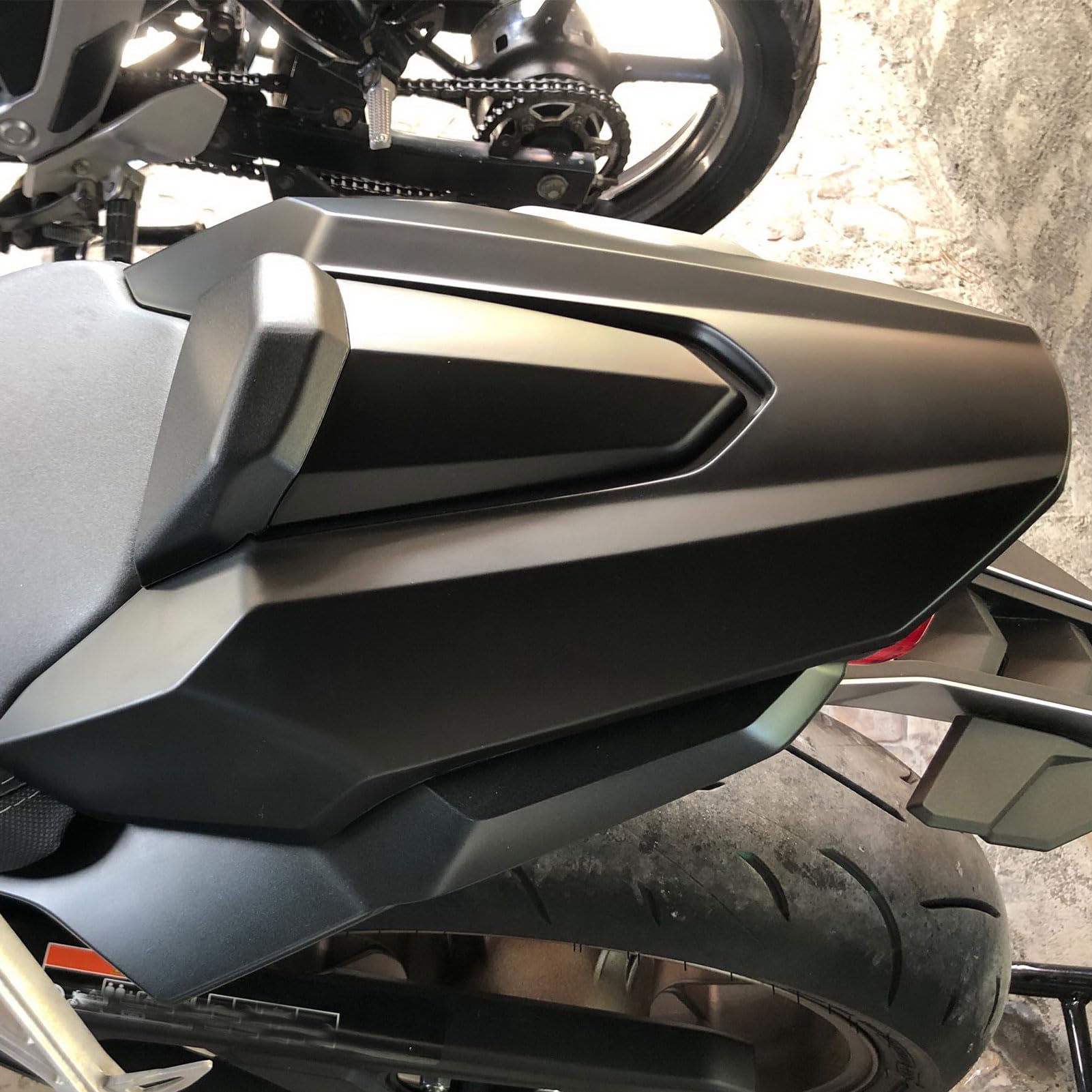 Capot de Couverture de siège de Passager arrière Compatible with CB650R CB650R CB 650R CB 650R 2019 2020 CB 650 R CB 650 R Zubehör (Noir Mat) | Sit Cover Siège passager arrière CBR 650R 2019 2020 CBR650R Accessoires de modification