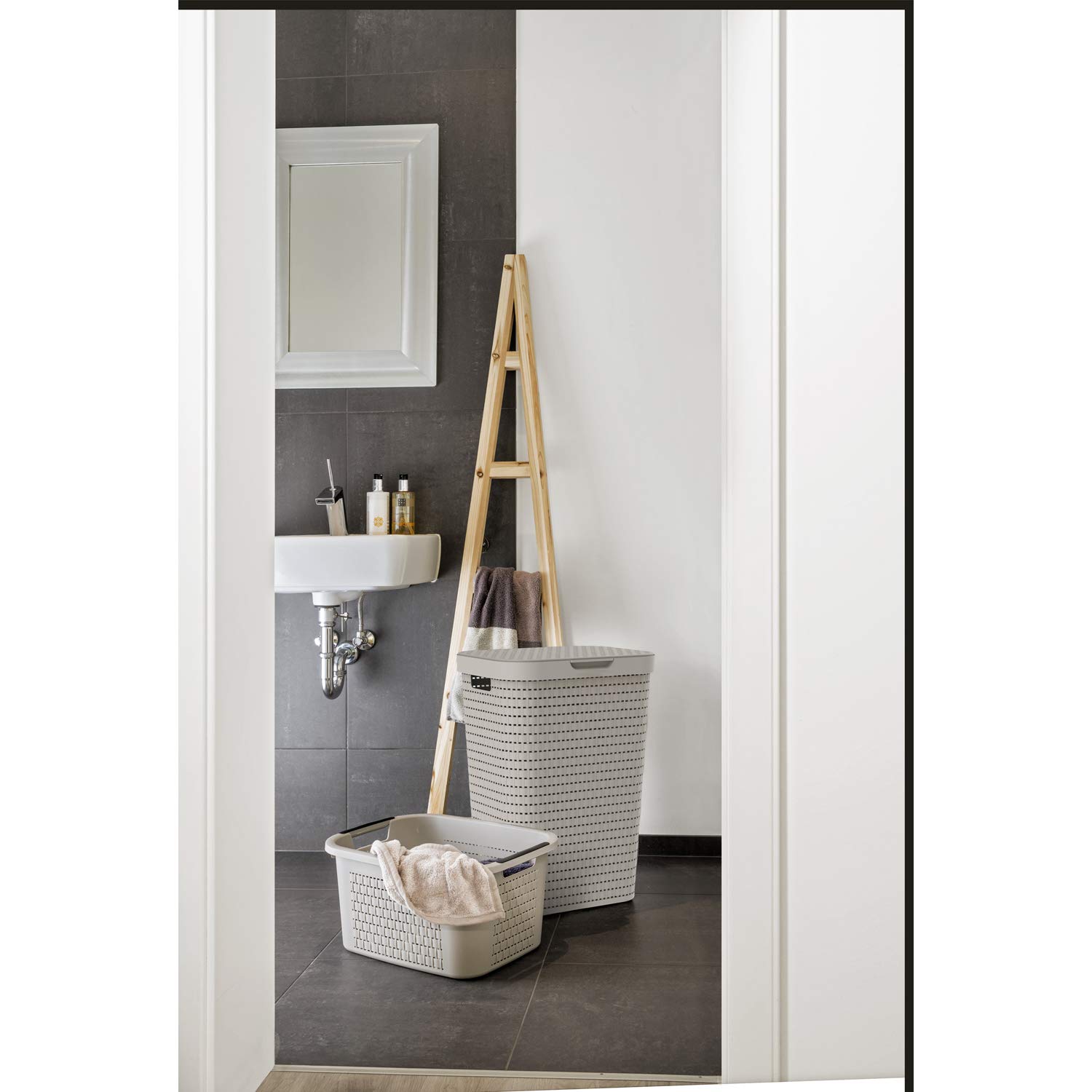 Rotho Country 3er-Set Wäschesammler Kunststoff mit Deckel 55l | Wäschekorb schmall in Rattan-Optik | Deckel öffnet komplett | angenehm zu tragen | einfach zu reinigen & hygienisch | anthrazit