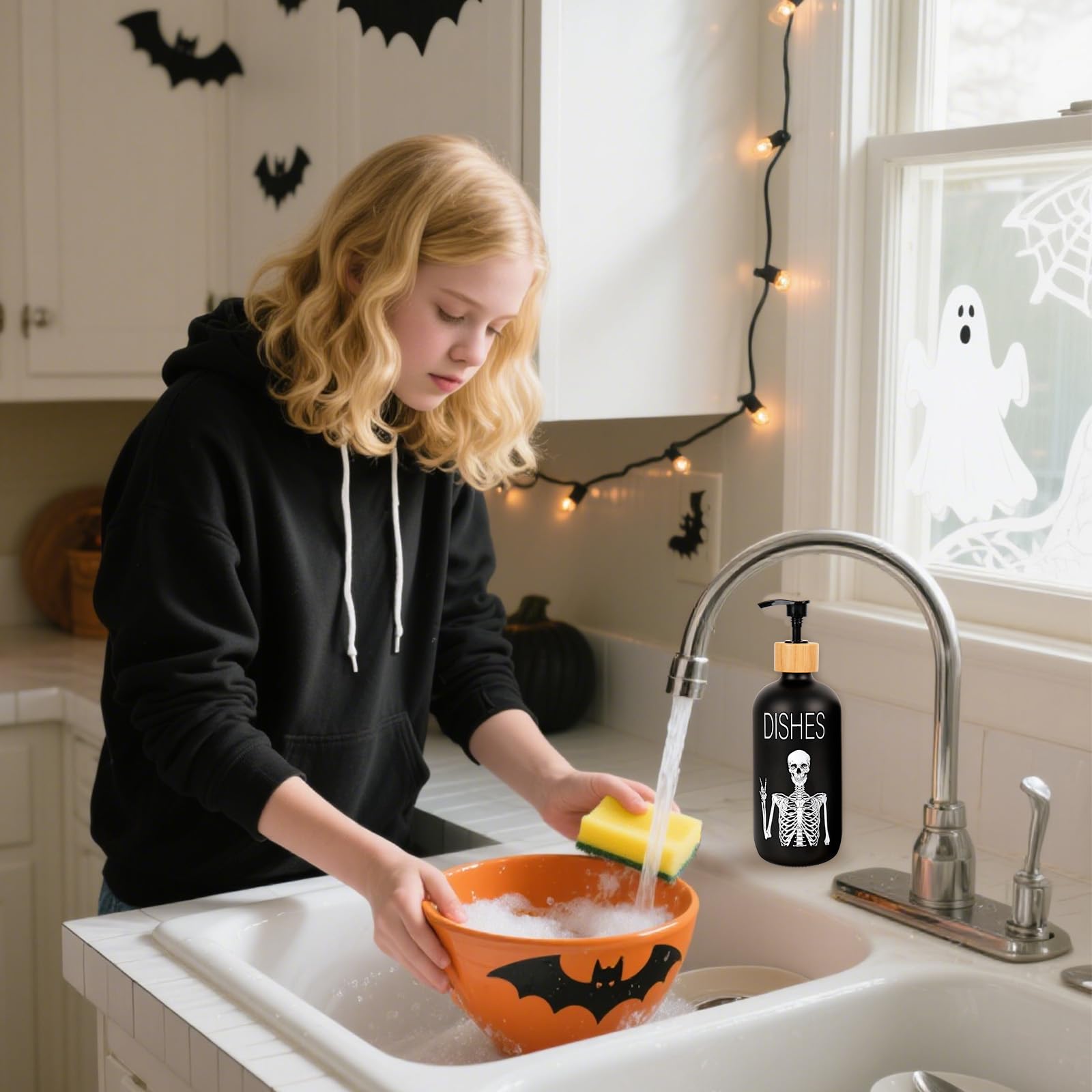 Whaline Halloween-Seifenspender, schwarz, gruseliges Skelett, Handseifenspender mit Pumpe, nachfüllbarer Flüssigkeitsbehälter für Süßes oder Leckereien, Heimdekoration, 2 Stück