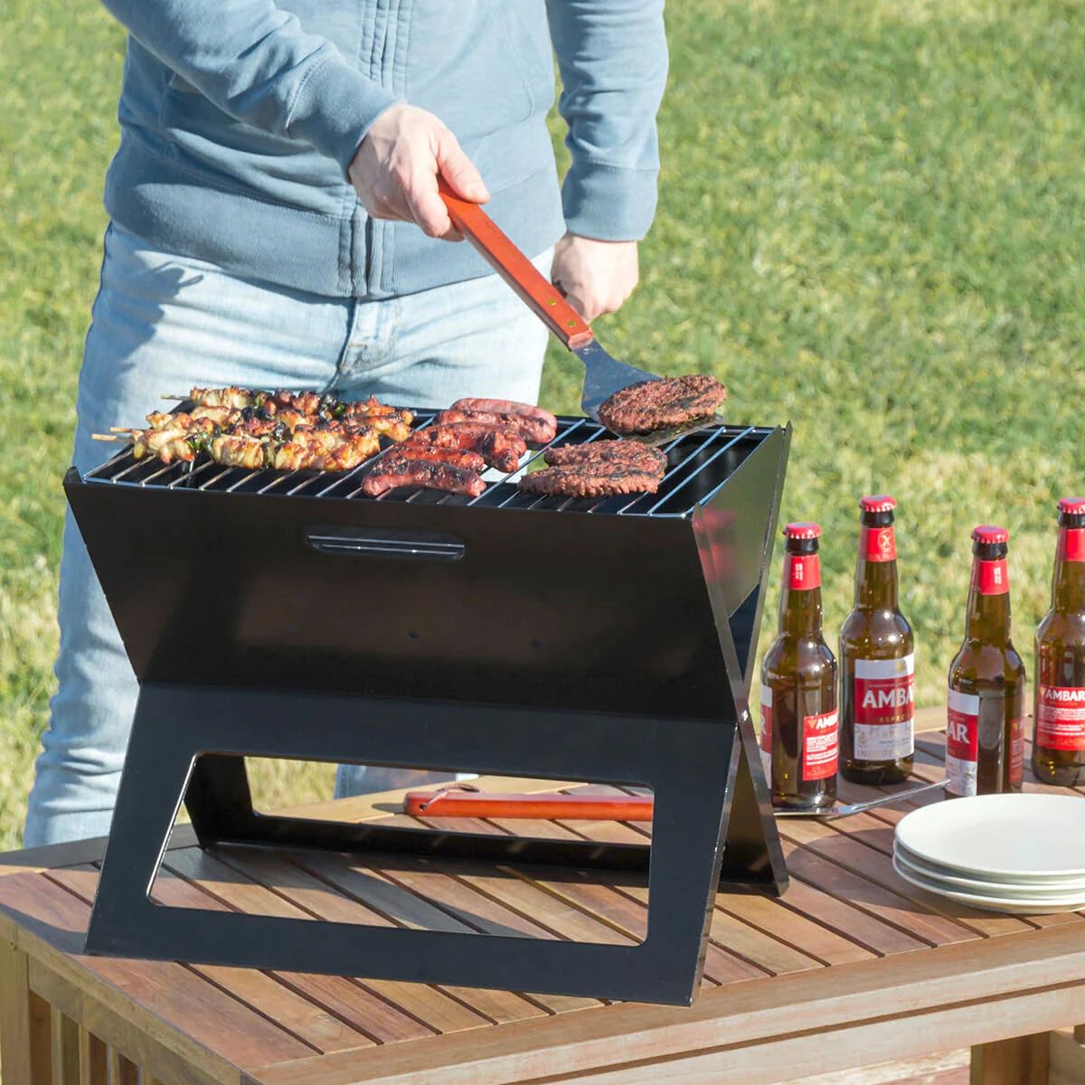 InnovaGoods® Faltbarer tragbarer Holzkohlegrill Foldyq, traditionelles und gesundes Kochen Ihrer Lebensmittel, aus Stahlmaterial, ideal für Zuhause und Garten.